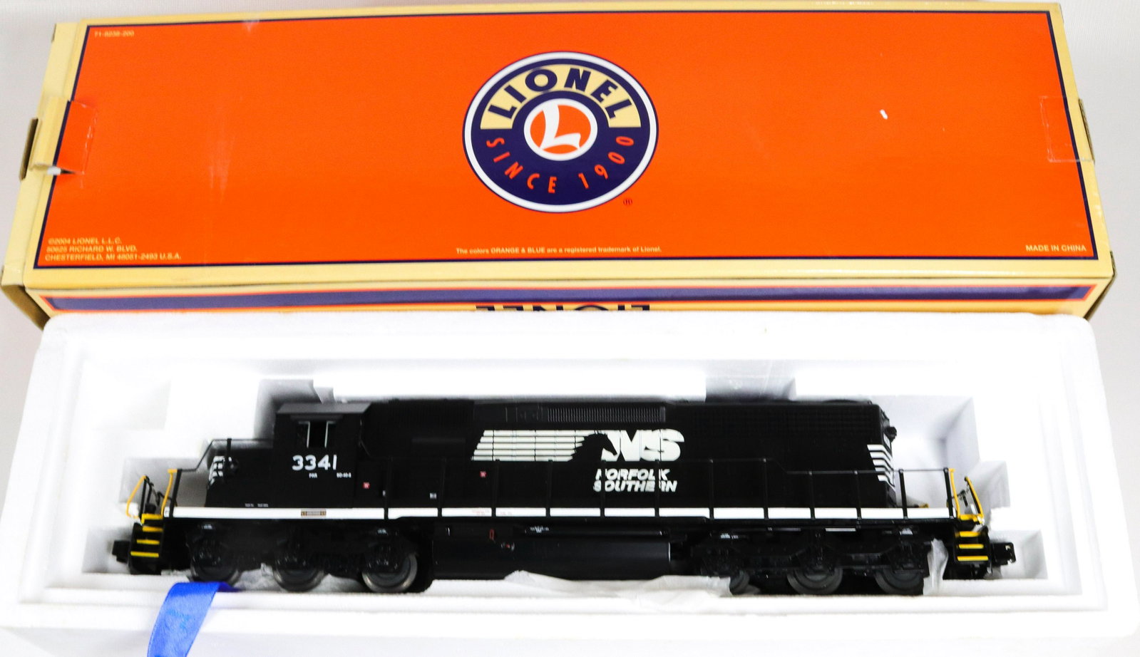 LIONEL DIESEL LOCOMOTIVE: NORFOLK SOUTHERN - SD40/2 6/2858 DIMENSIONS:SEE PHOTOS AND BOX NUMBERS