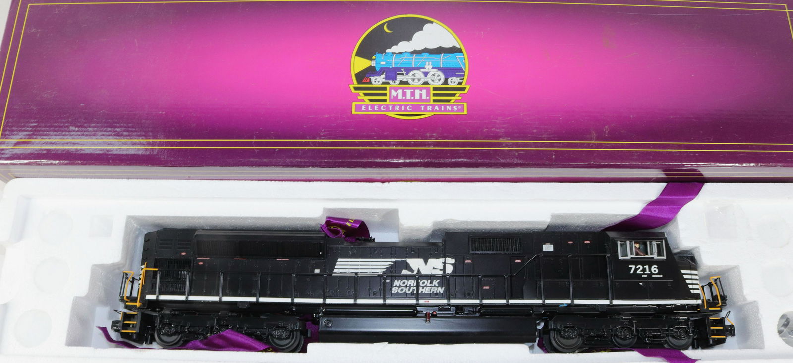 MTH DIESEL LOCOMOTIVE (1 of 2)