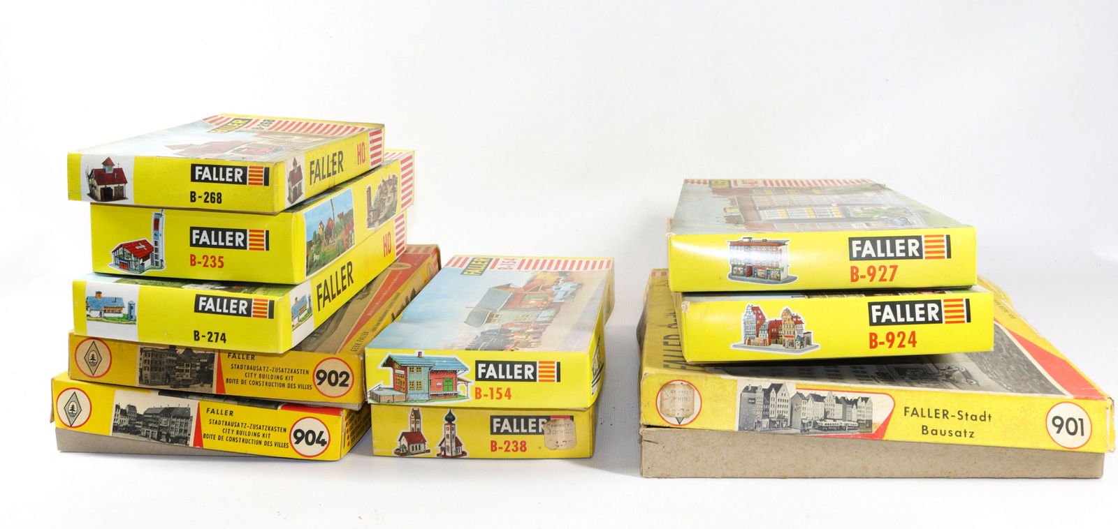 LOT OF H-O SCALE MODELS (1 of 4)