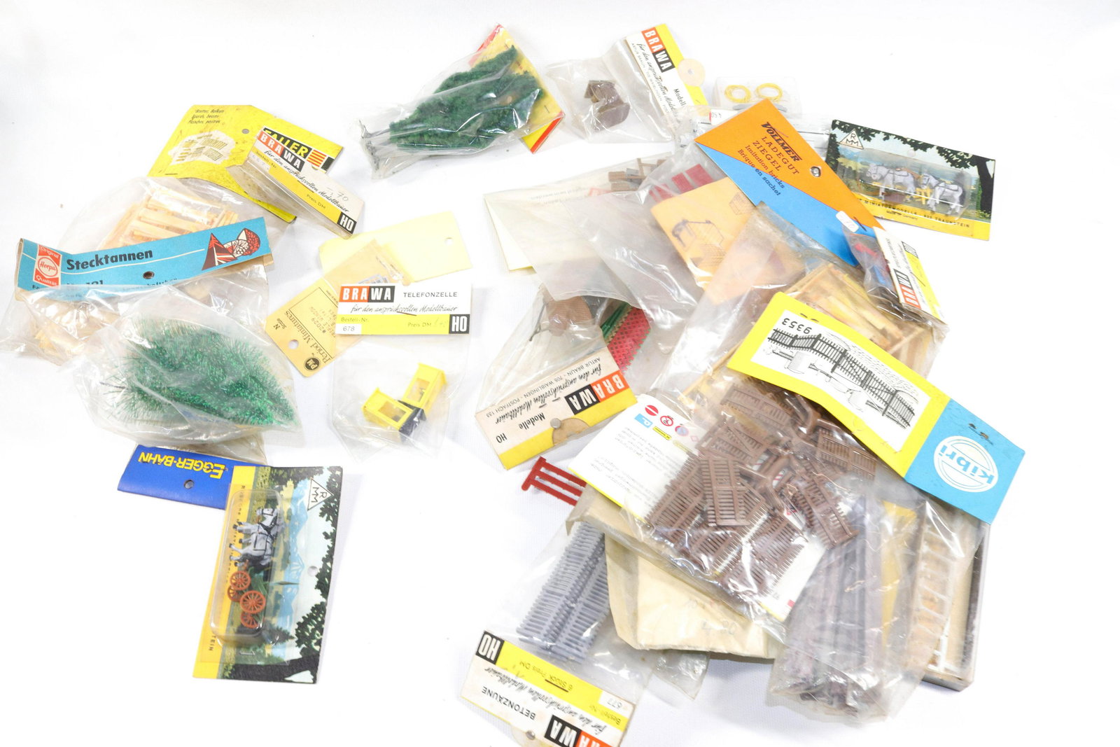 TRAIN PLATFORM ACCESSORIES (1 of 2)