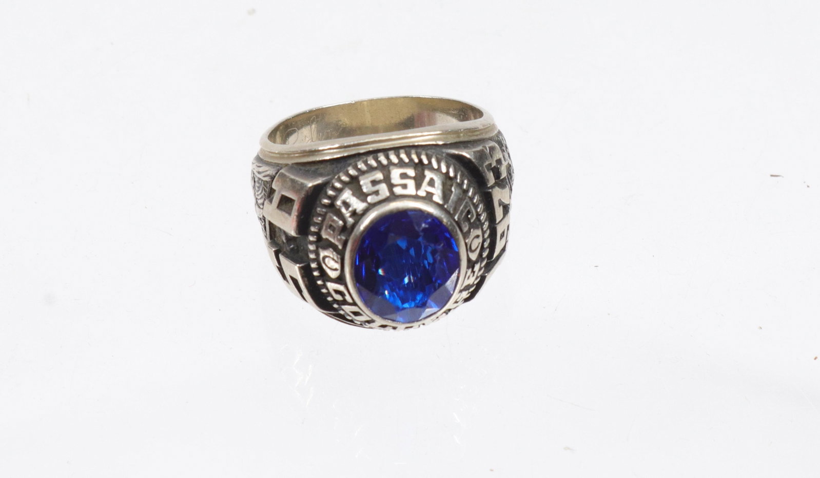 VINTAGE 10KT. COLLEGE CLASS RING: 13.2 DWT