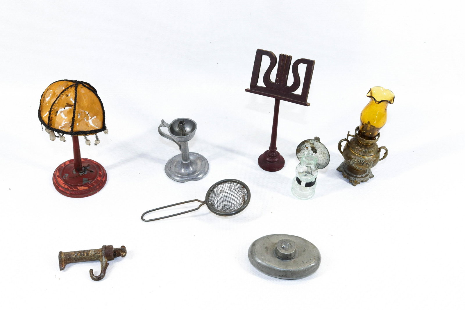 GROUP LOT OF ANTIQUE SMALLS: INCLUDING: LAMP, MUSIC STAND, KEROSENE LAMPS, BED WARMER AND MORE Dimensions MUSIC STAND 5 1/4" H