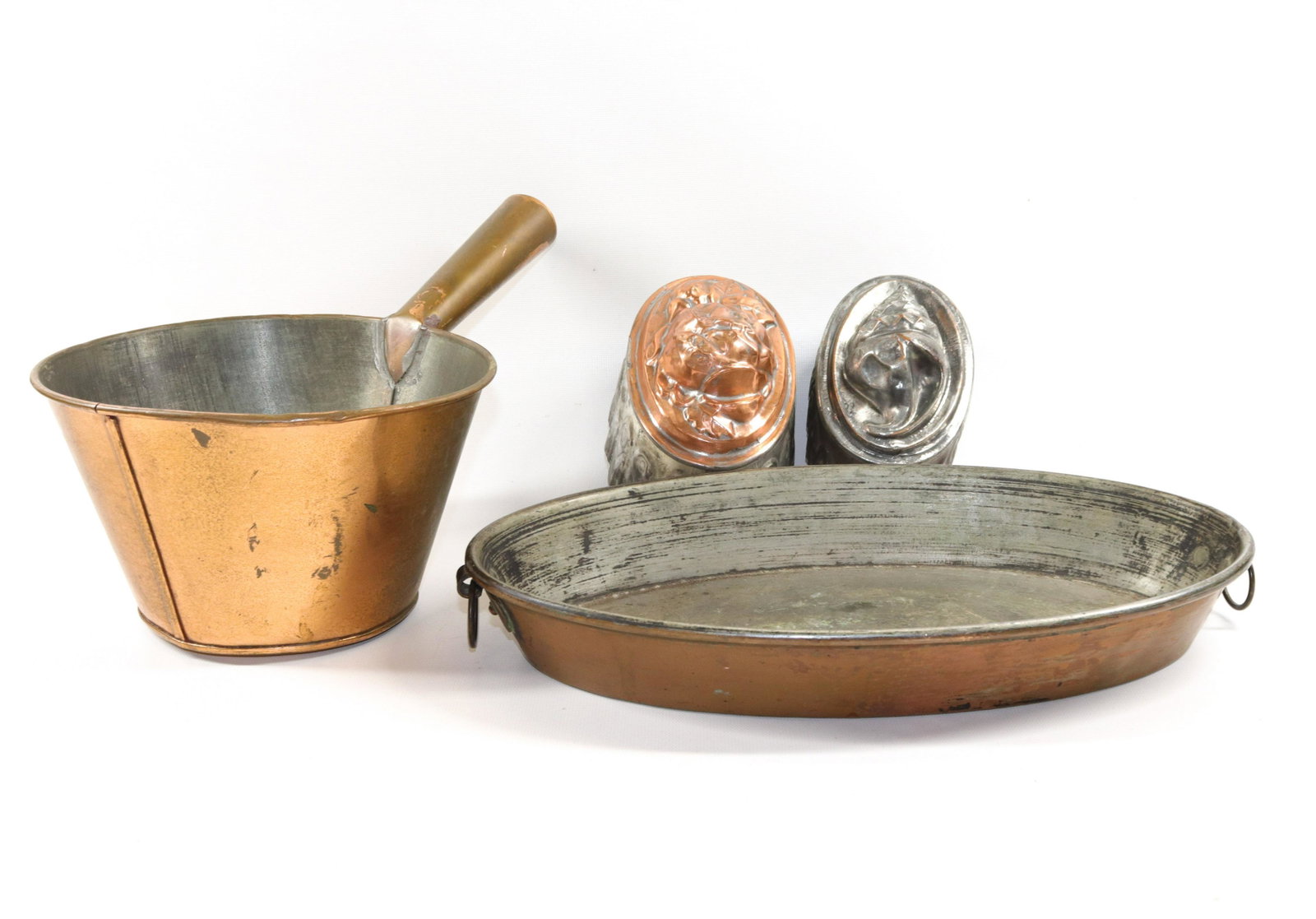 GROUP LOT OF COPPER ITEMS: INCLUDING: HANDLED DIPPER, OVAL SHALLOW PAN, SEASHELL MOLD AND FLOWER MOLD Dimensions OVAL PAN 14" L