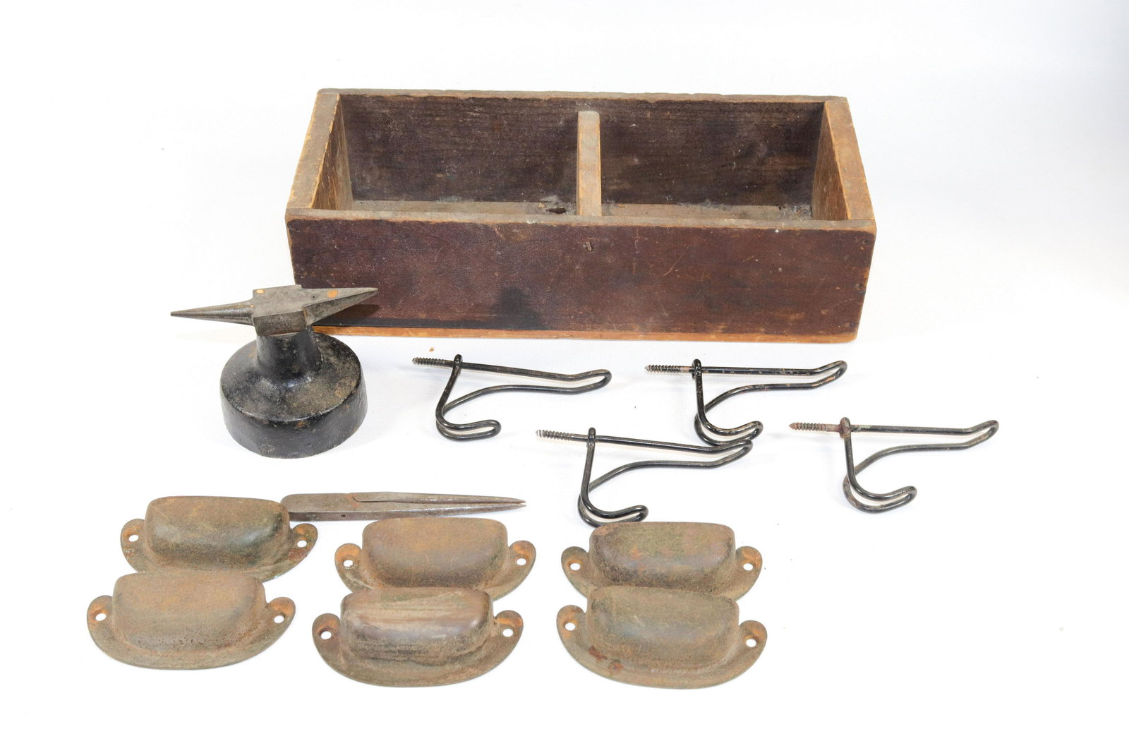 JEWELER'S ANVIL, HOOKS AND DRAWER PULLS: CAST IRON AND STEEL ANVIL, WIRE HOOKS AND MORE Dimensions ANVIL 2 3/4" X 3 3/4"