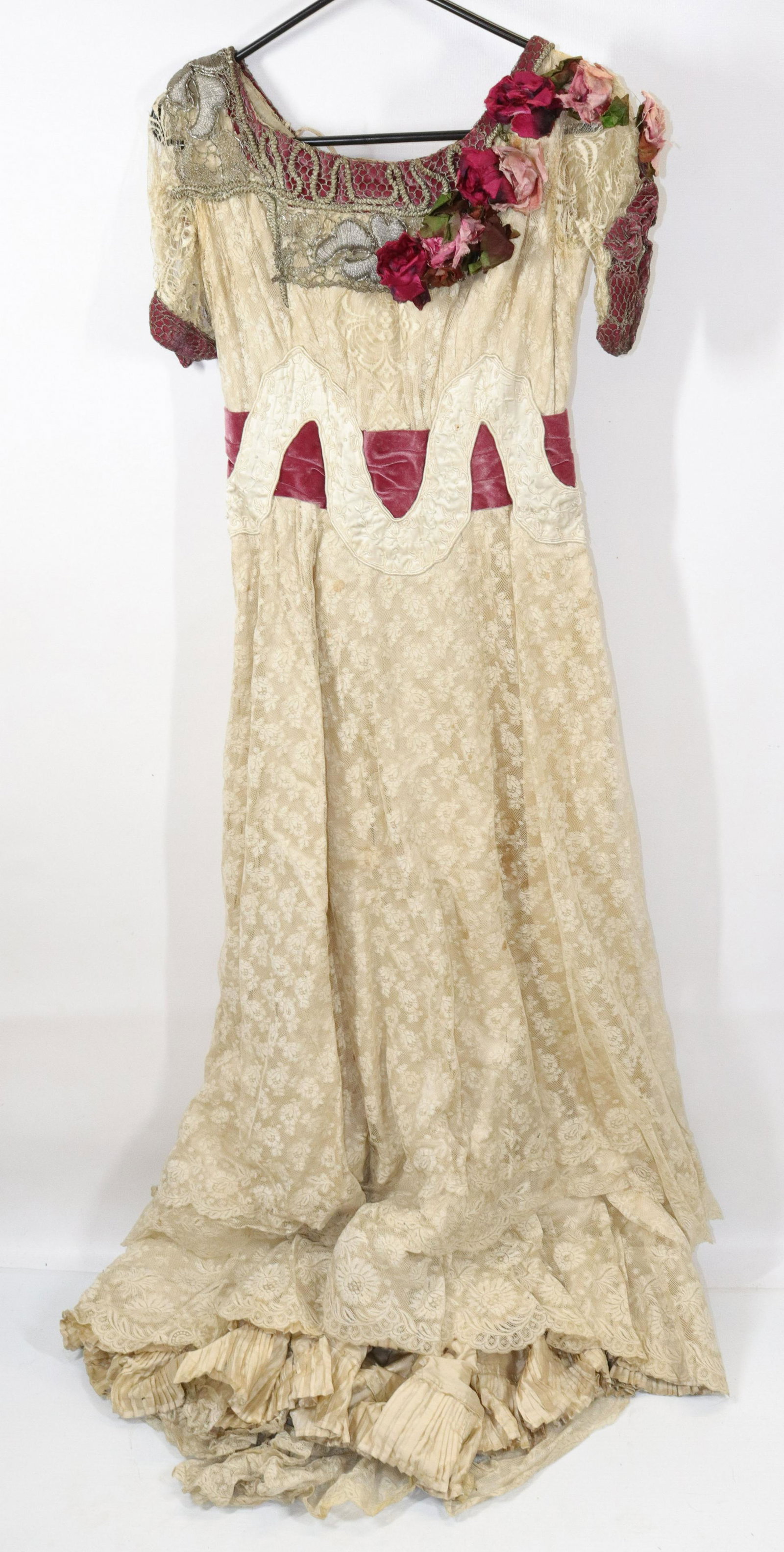 ANTIQUE EDWARDIAN DRESS: LACE, EMBROIDERY, VELVET AND MORE