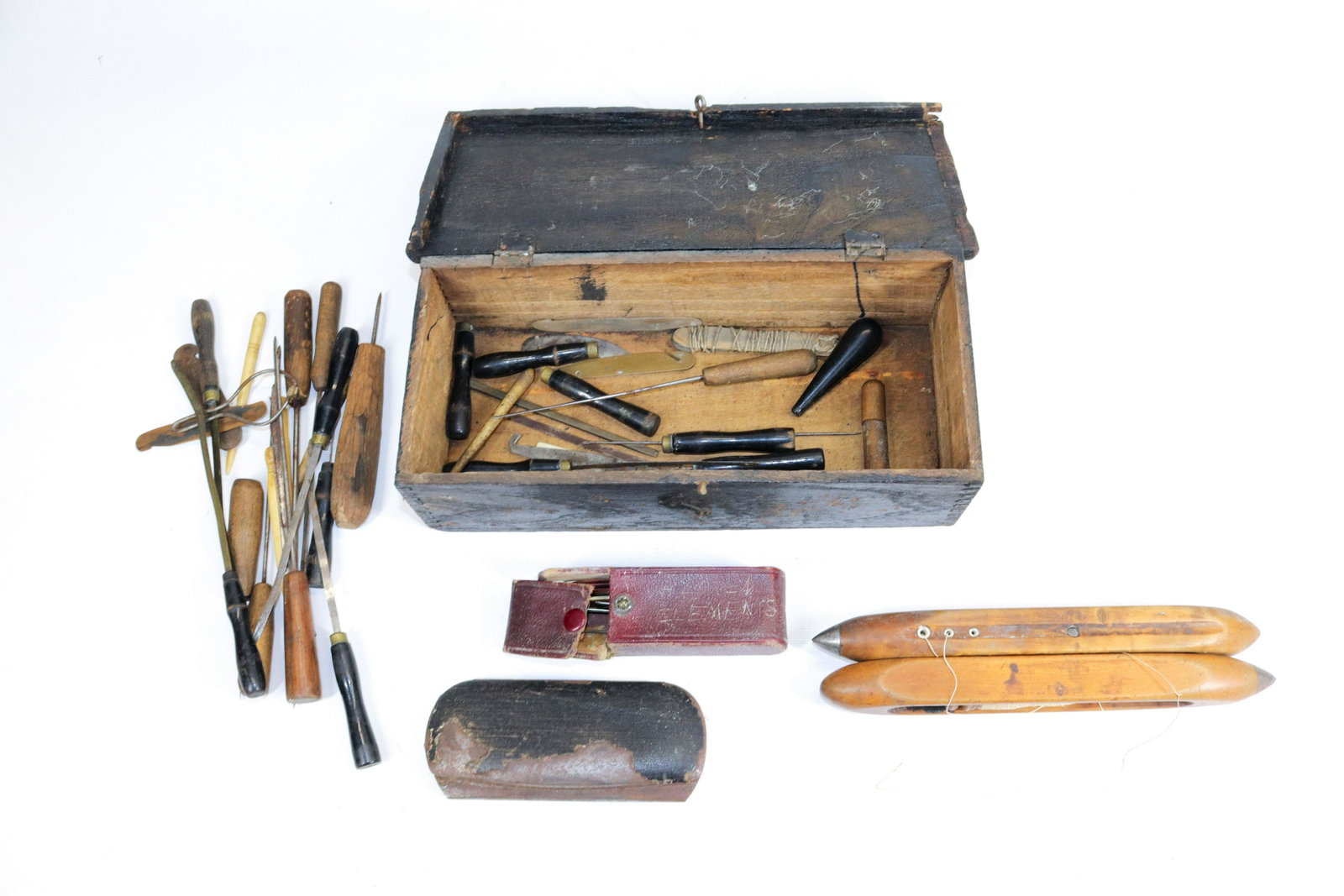GROUP LOT OF SEWING IMPLEMENTS: BLACK WOODEN BOX WITH VARIOUS TOOLS Dimensions BOX 11" X 5"