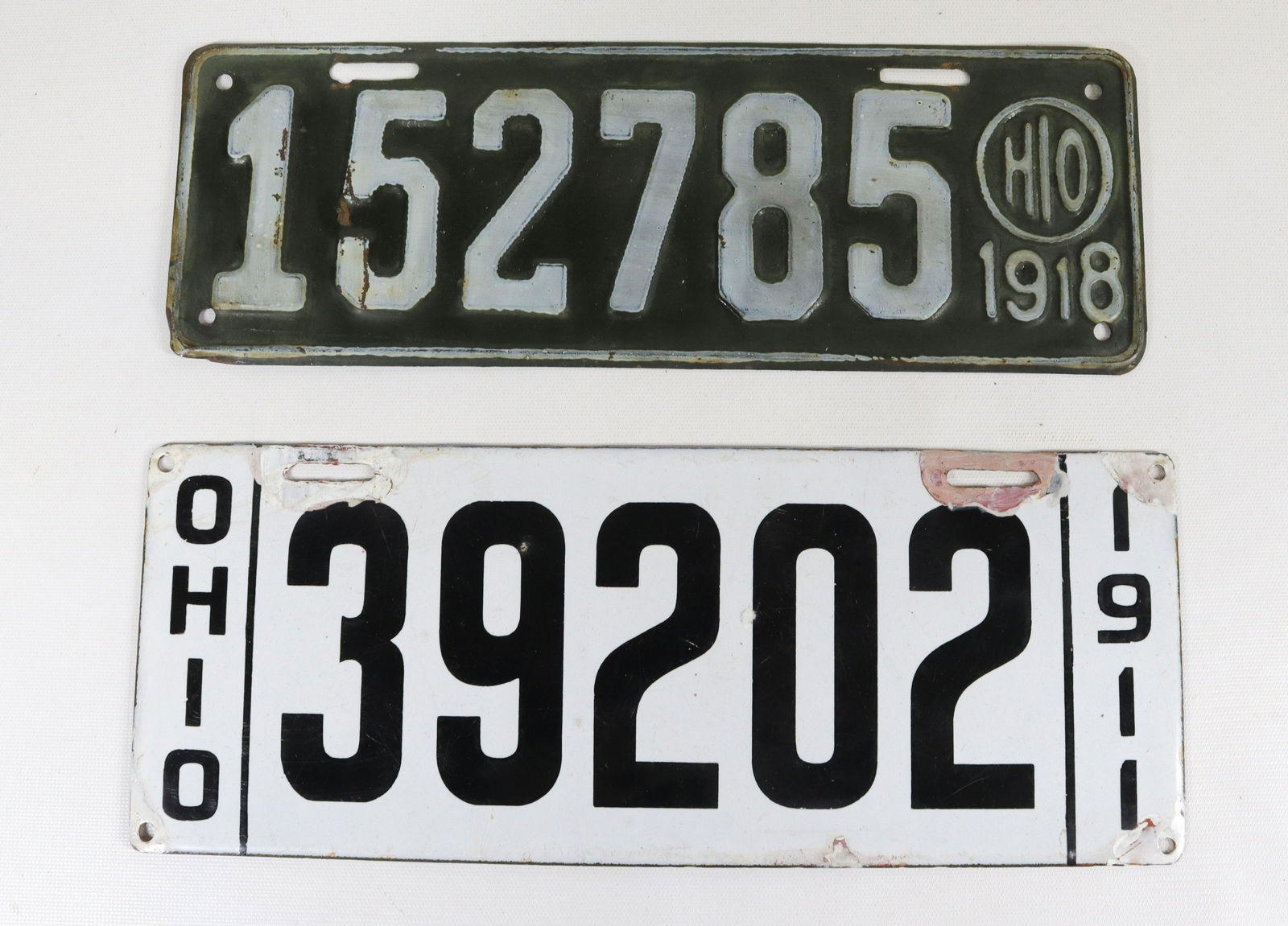 OHIO LICENSE PLATE GROUP: 1911 PORCELAIN #39202 MRKD. ING-RICH PORCELAIN, BEAVER FALLS PA AND 1918 PRESSED STEEL #152785 13 1/2" TO 14" LENGTH