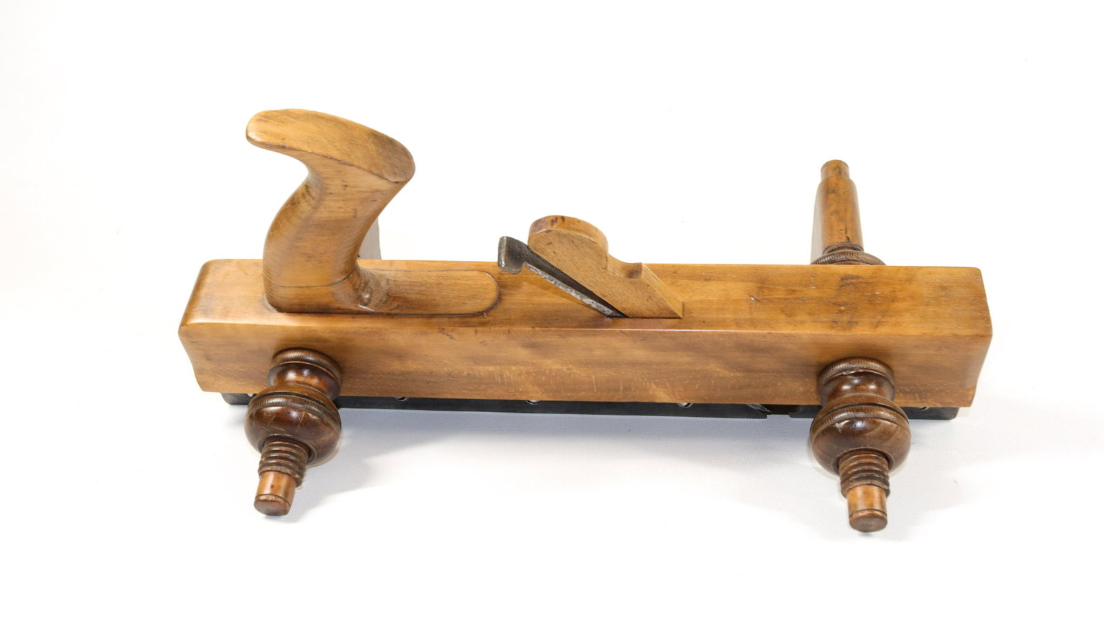 ANTIQUE WOODEN PLOUGH PLANE: MARKED "SANDUSKY, OHIO TOOL CO" - #107 1/4" IRON - 14" L