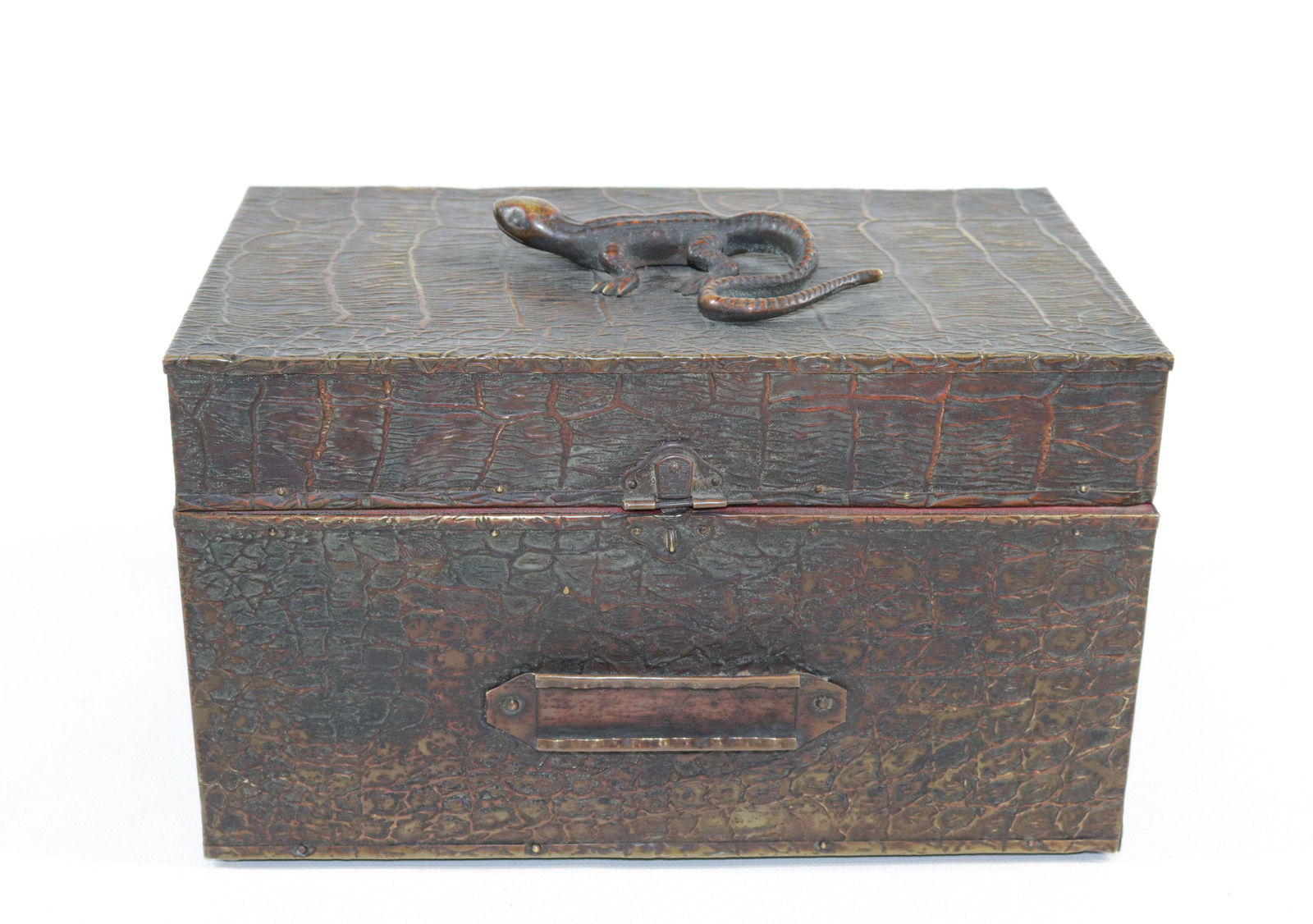 ARTS AND CRAFTS STYLE BOX: SM. SIZE LIFT LID BOX WITH SILK LINED INTERIOR - HAND TOOLED BRASS EXTERIOR WITH FINELY DETAILED REPTILIAN TOP Size: 5 1/4" X 9" X 5 1/4"