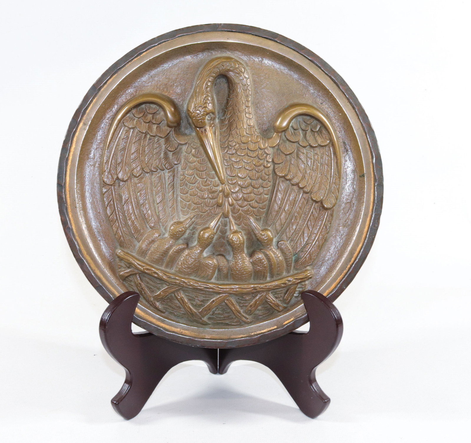 BRONZE BIRD PLAQUE: BIRD FEEDING YOUNG IN NEST - HEAVY WEIGHT Size: 9 3/4" DIAMETER