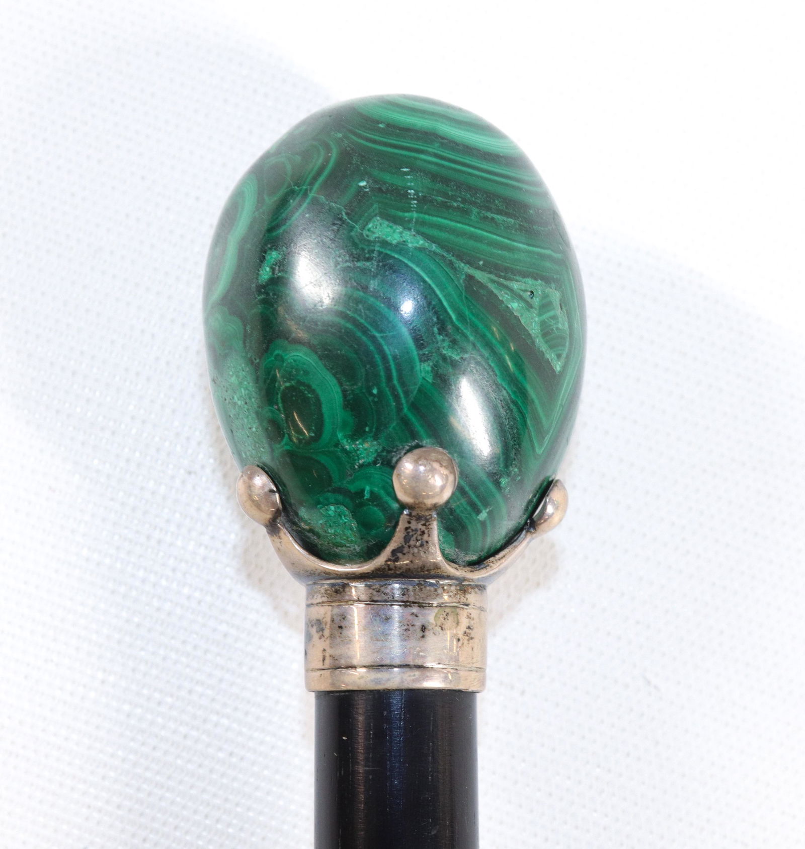 HANDSOME MALACHITE AND SILVER CANE: GREEN "EGG" MALACHITE TOP HANDLE WITH EBONY SHAFT AND BURNISHED BRASS FERRULE Size: 36 1/2"