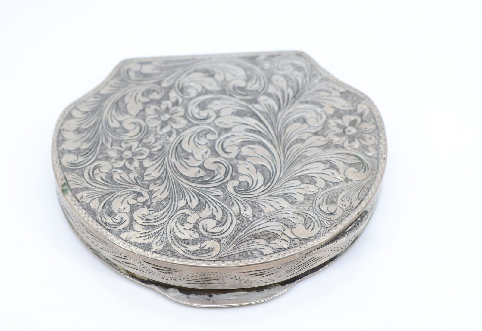 SILVER ENGRAVED COMPACT: .800 SILVER - MARKED ITALY Size: 3"