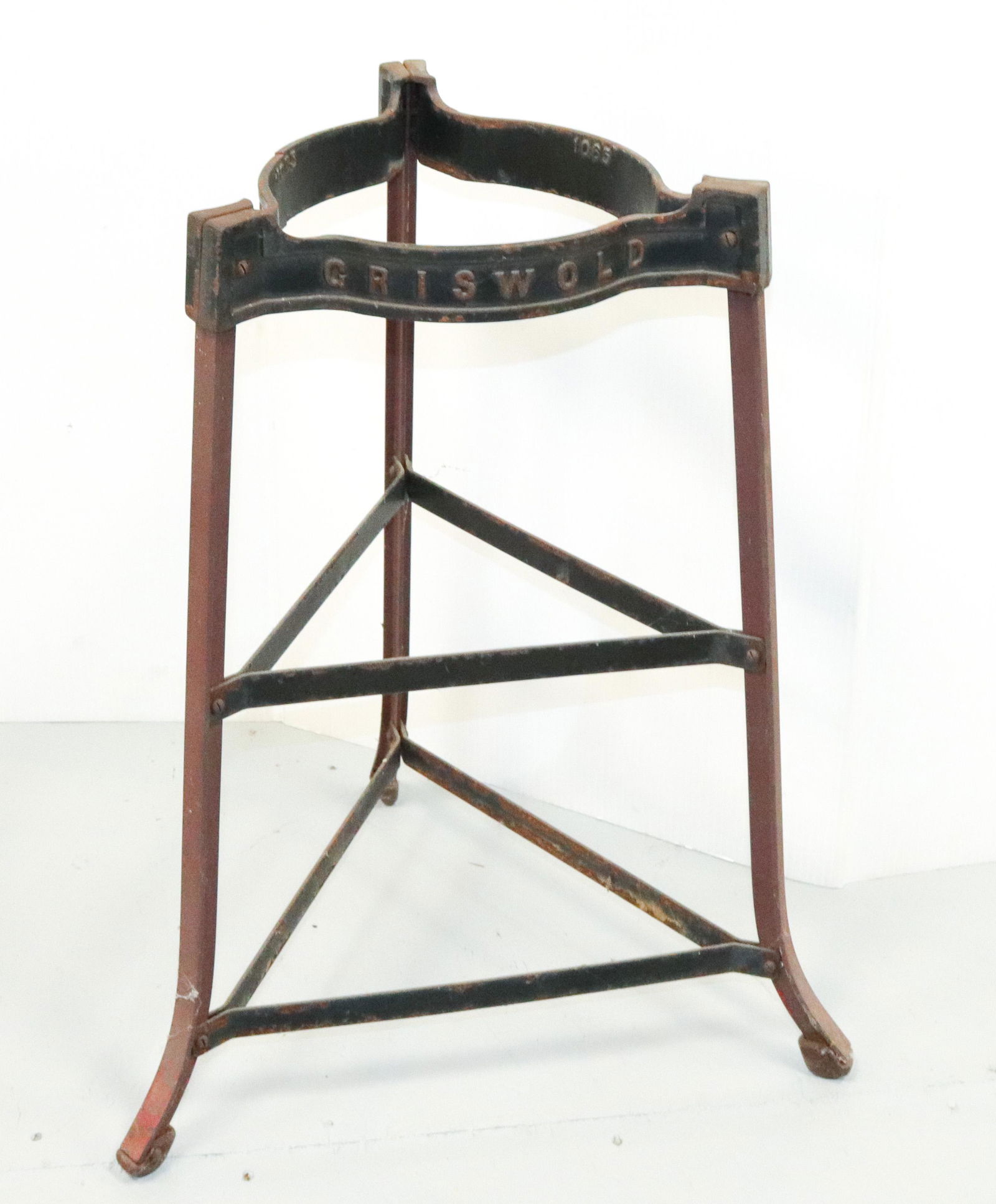 CAST IRON GRISWOLD DUTCH OVEN STORE DISPLAY: MRKD. 1065 AND GRISWOLD THREE TIMES Size: 22 1/2" H