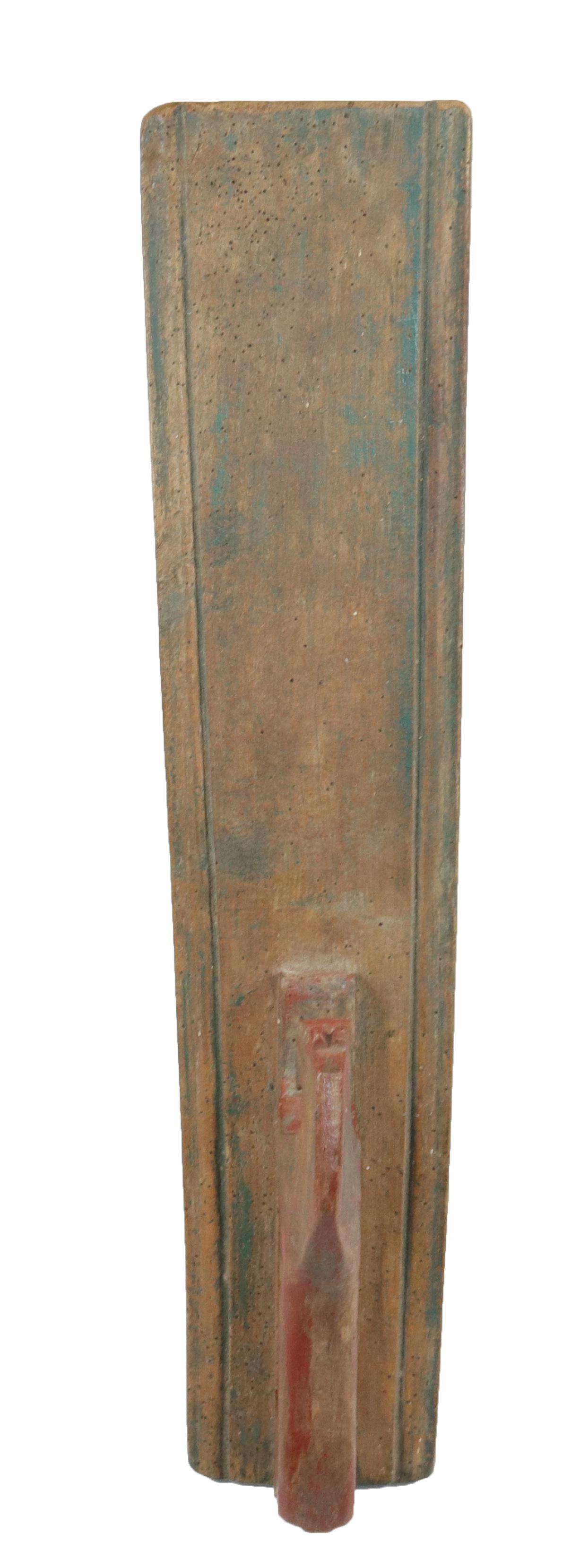 CARVED EUROPEAN MANGLE BOARD: CARVED HORSE HANDLE WITH TRACES OF GREEN PAINT Size: 25" L
