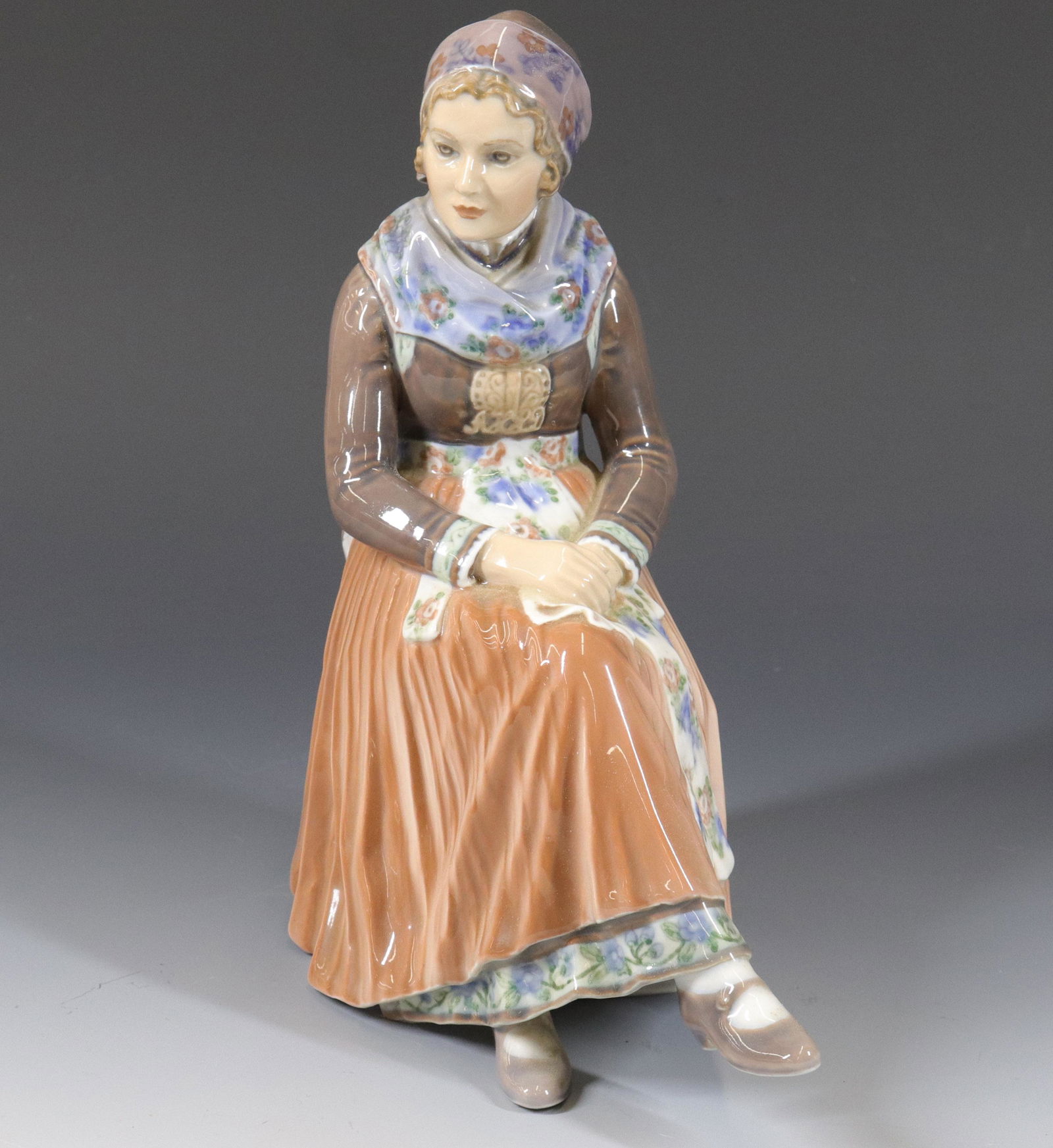 DAHL JENSEN PORCELAIN FIGURINE (1 of 3)