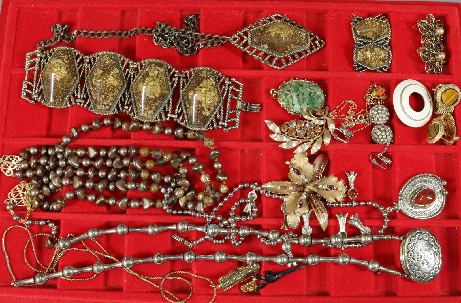 COSTUME JEWELRY LOT: SACHET LOCKET, EARRINGS, AND CUFFLINKS