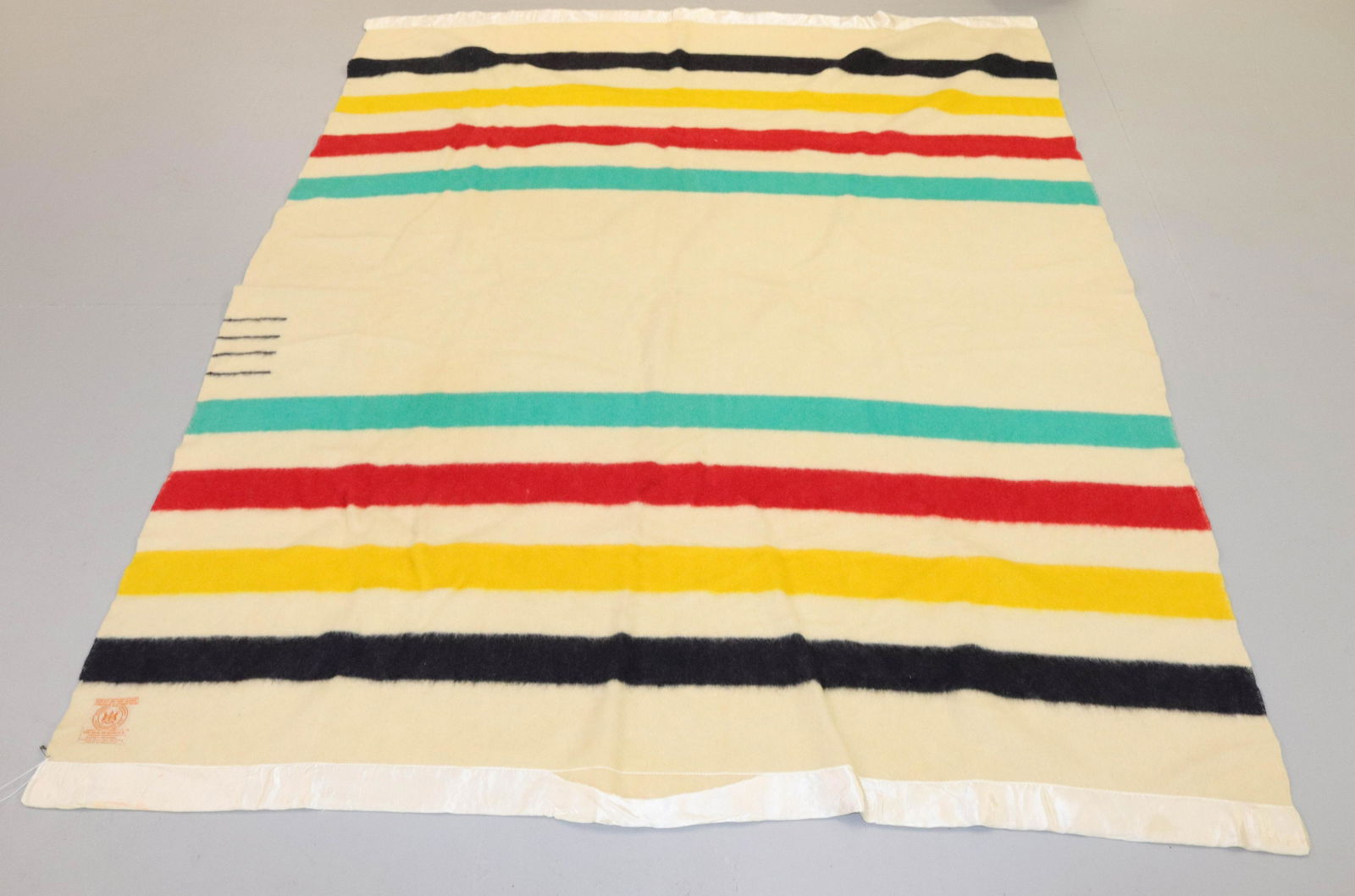 HUDSON'S BAY WOOL BLANKET (1 of 3)