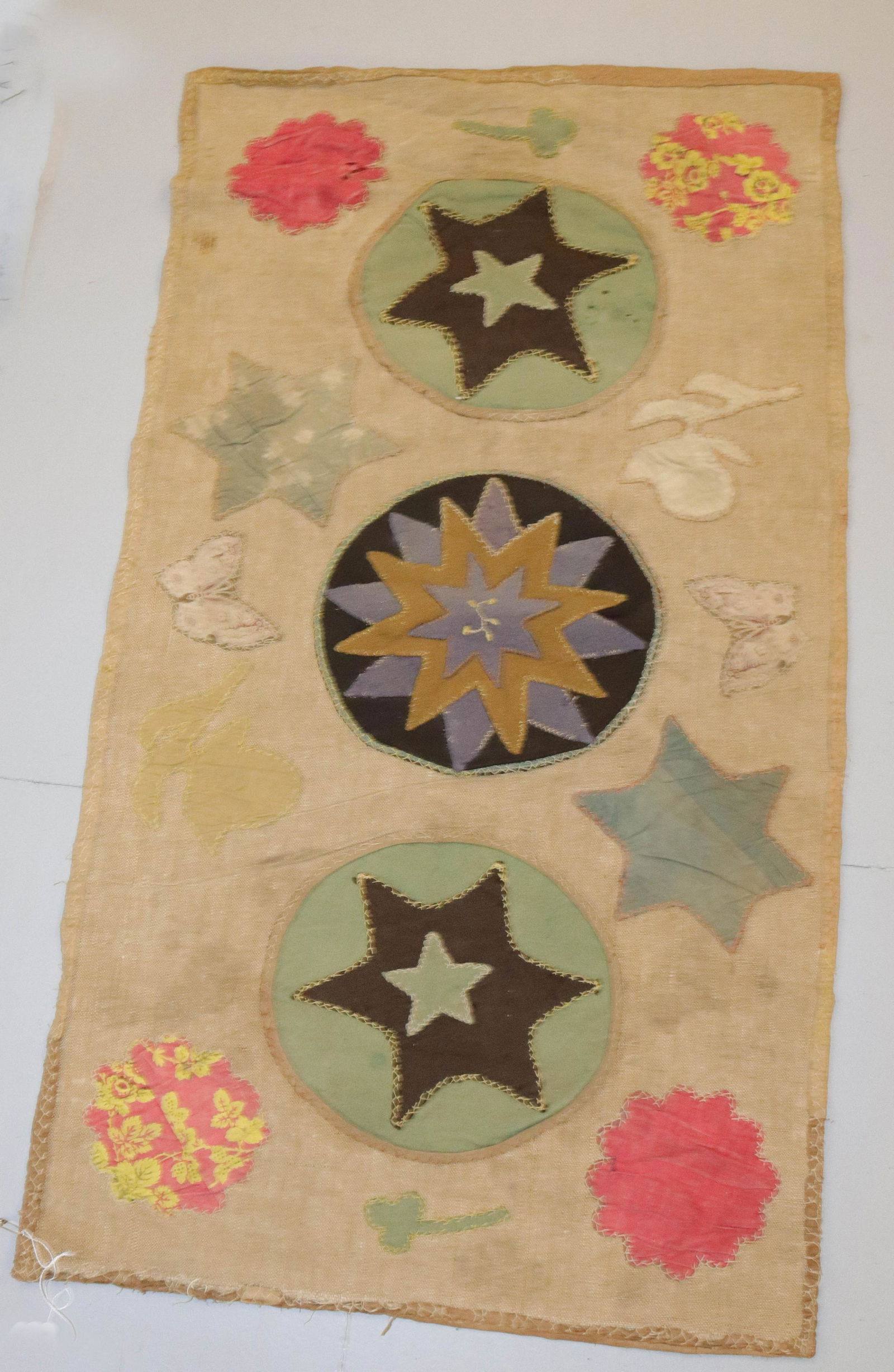 FOLK ART APPLIQUE TABLE MAT (1 of 4)
