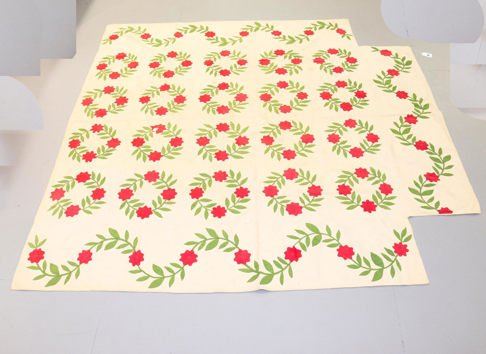 19TH C. IRISH ROSE QUILT (1 of 3)