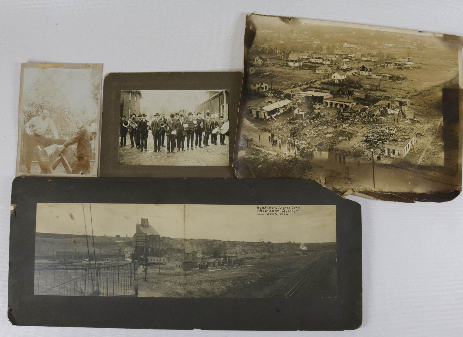 GROUP LOT OF VINTAGE PHOTOGRAPHS (1 of 4)