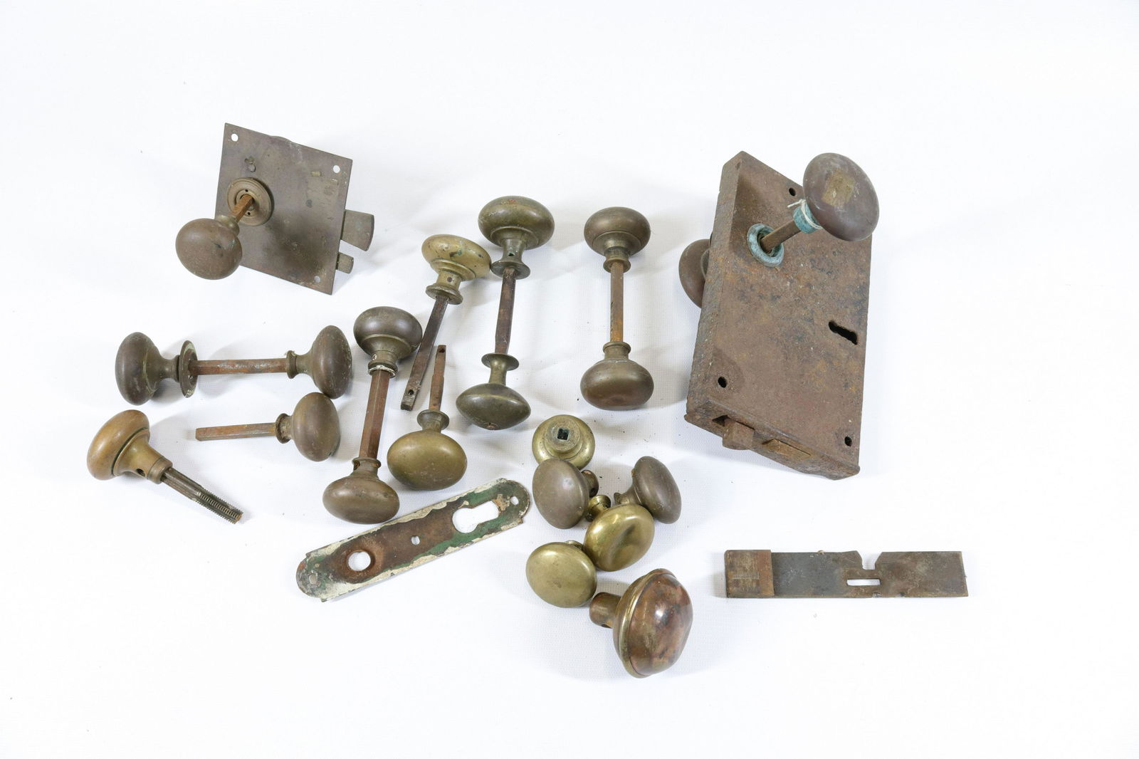 GROUP LOT OF ANTIQUE BRASS DOORKNOBS (1 of 1)