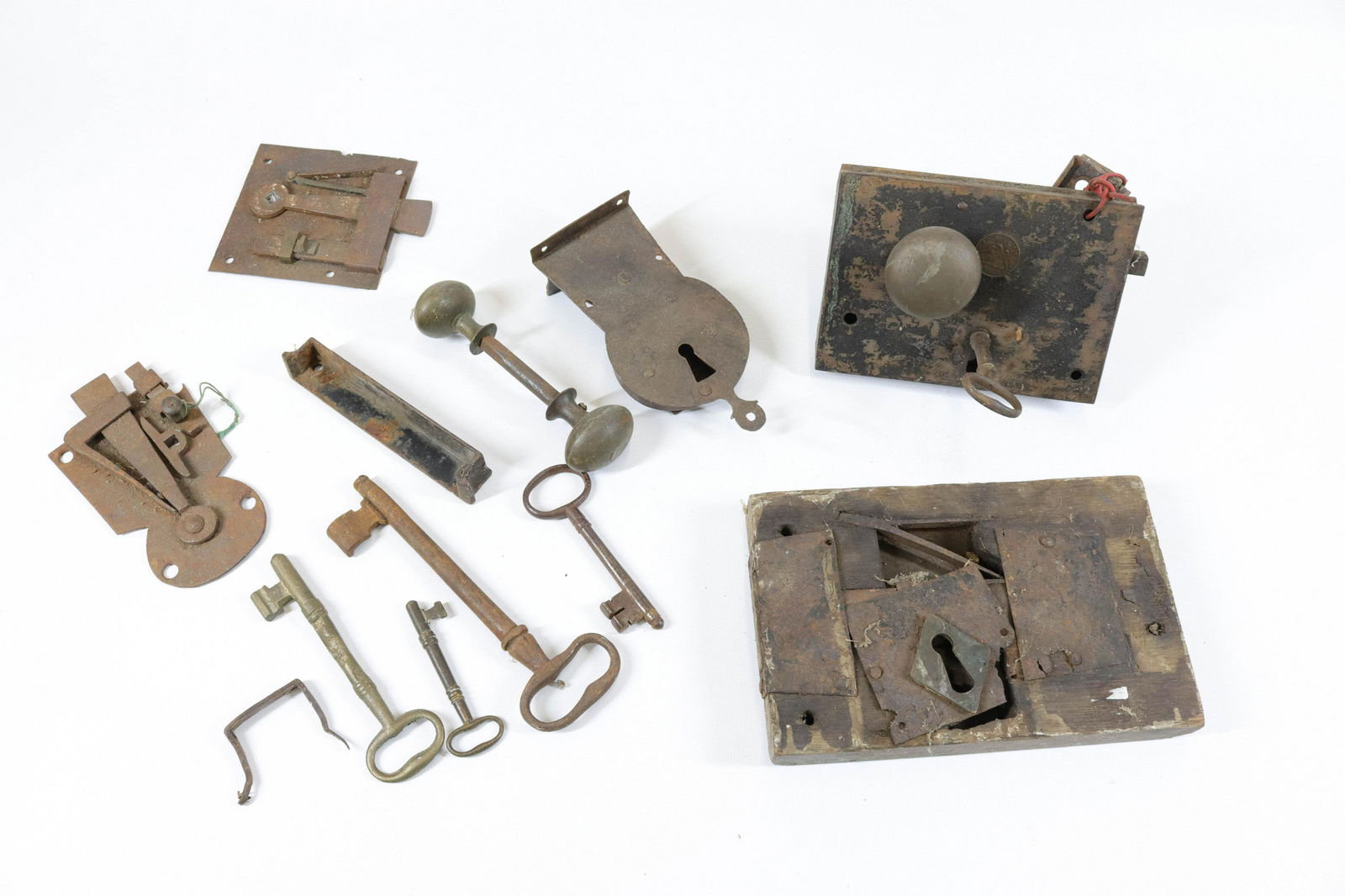 GROUP LOT OF DOOR HARDWARE (1 of 3)