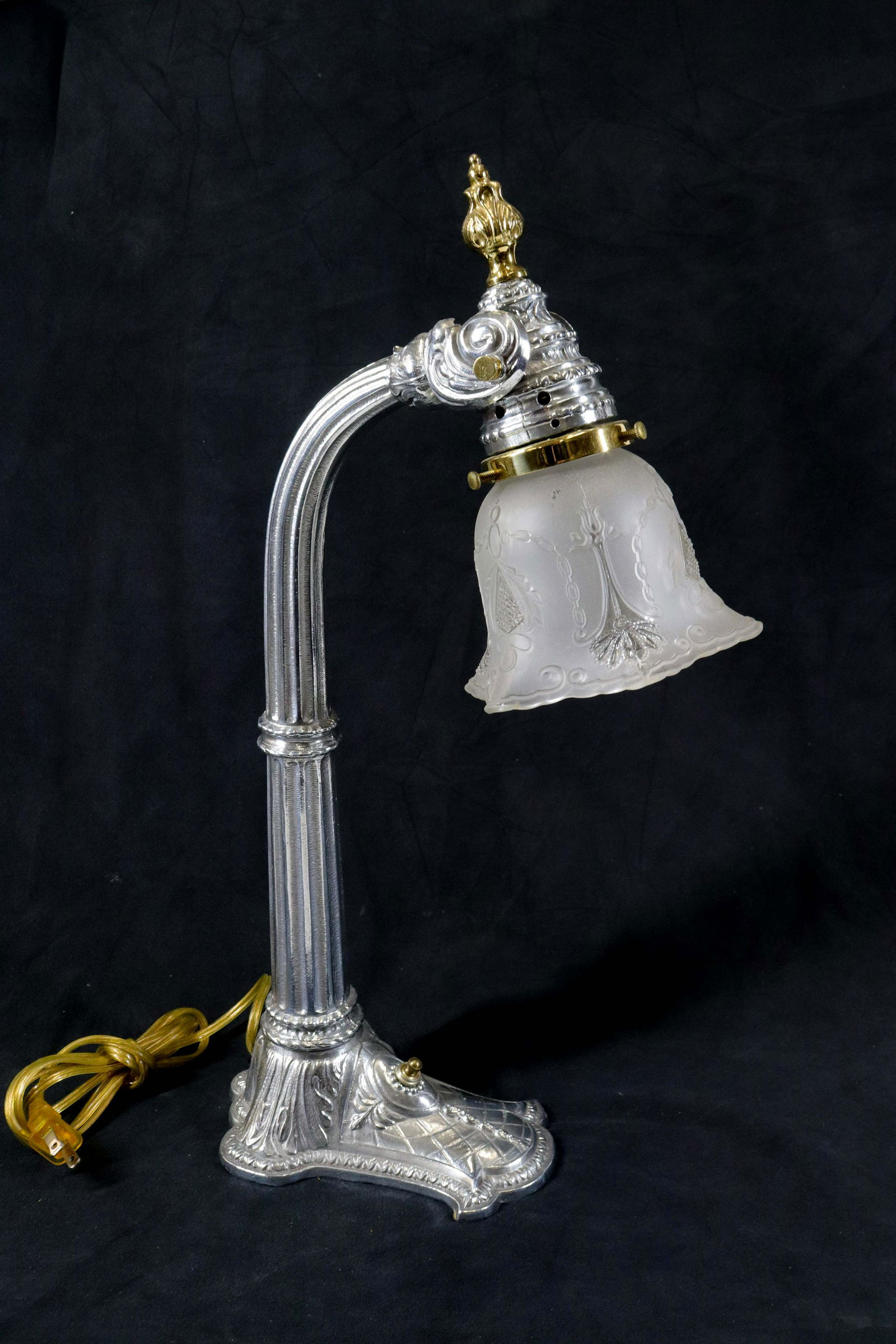 ELECTRIC CAST IRON LAMP (1 of 2)