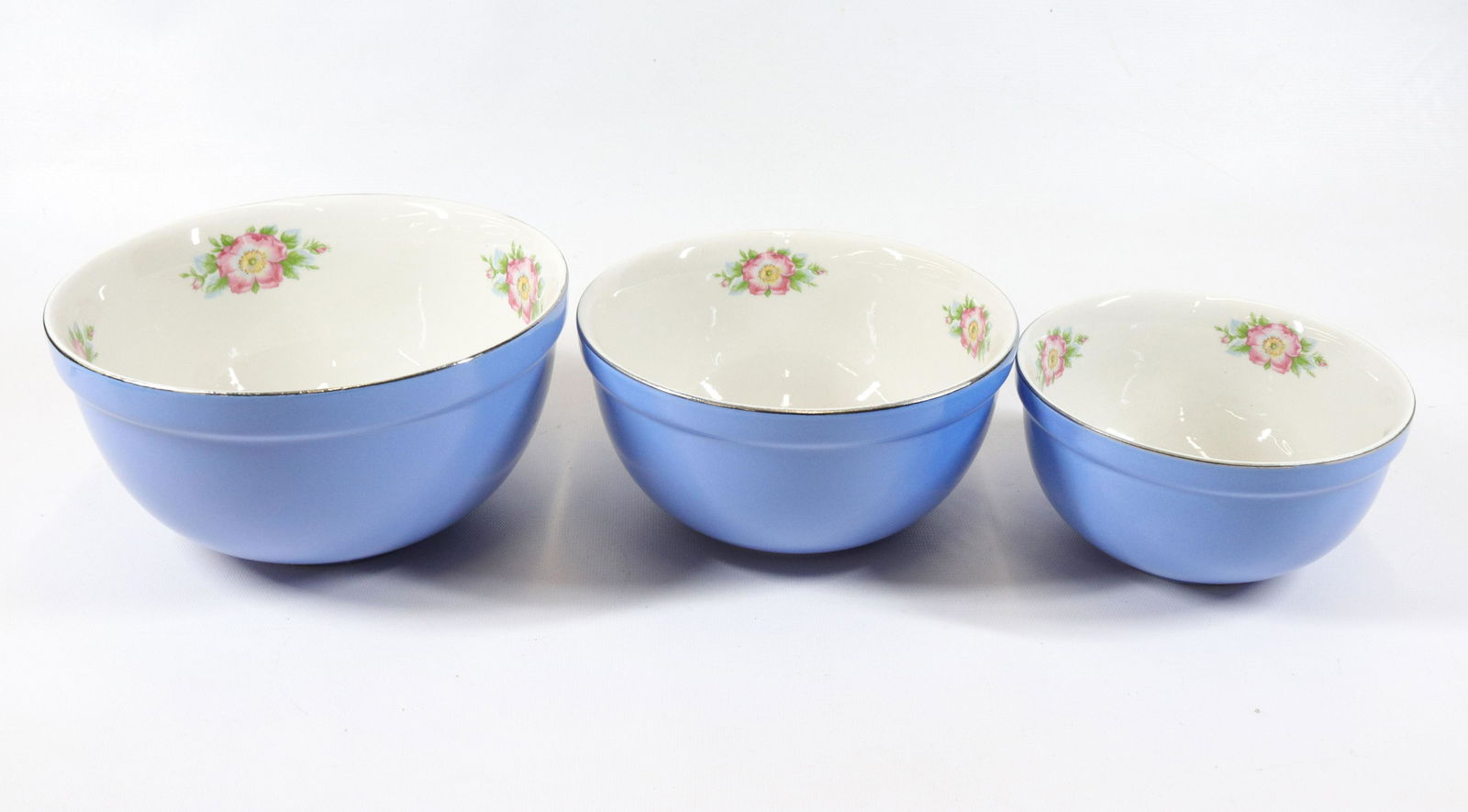 HALLS SET OF BOWLS (1 of 3)