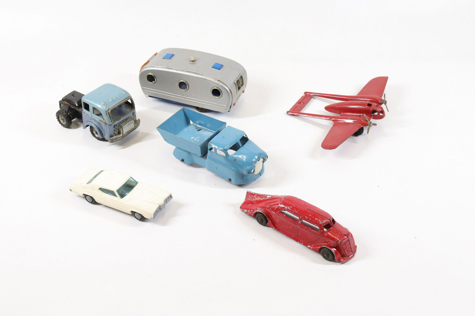 VINTAGE METAL TOY LOT (1 of 3)