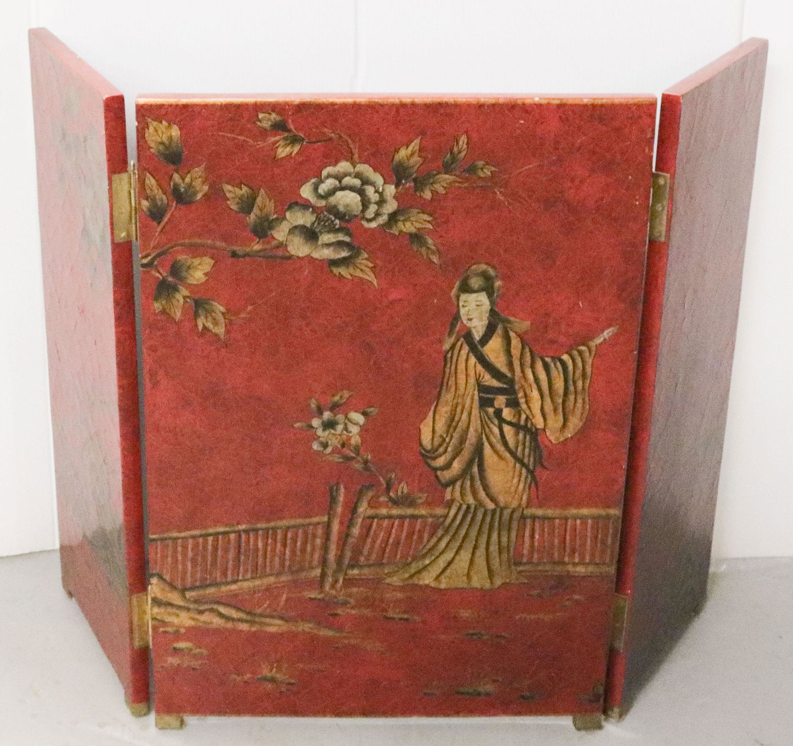 THREE PANEL DECORATIVE SCREEN (1 of 1)