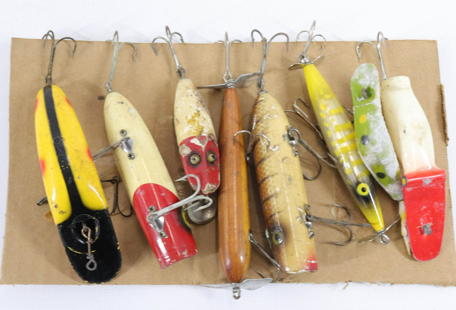 VINTAGE FISHING LURES: (8) LURES - SOME WOOD AND PLASTIC