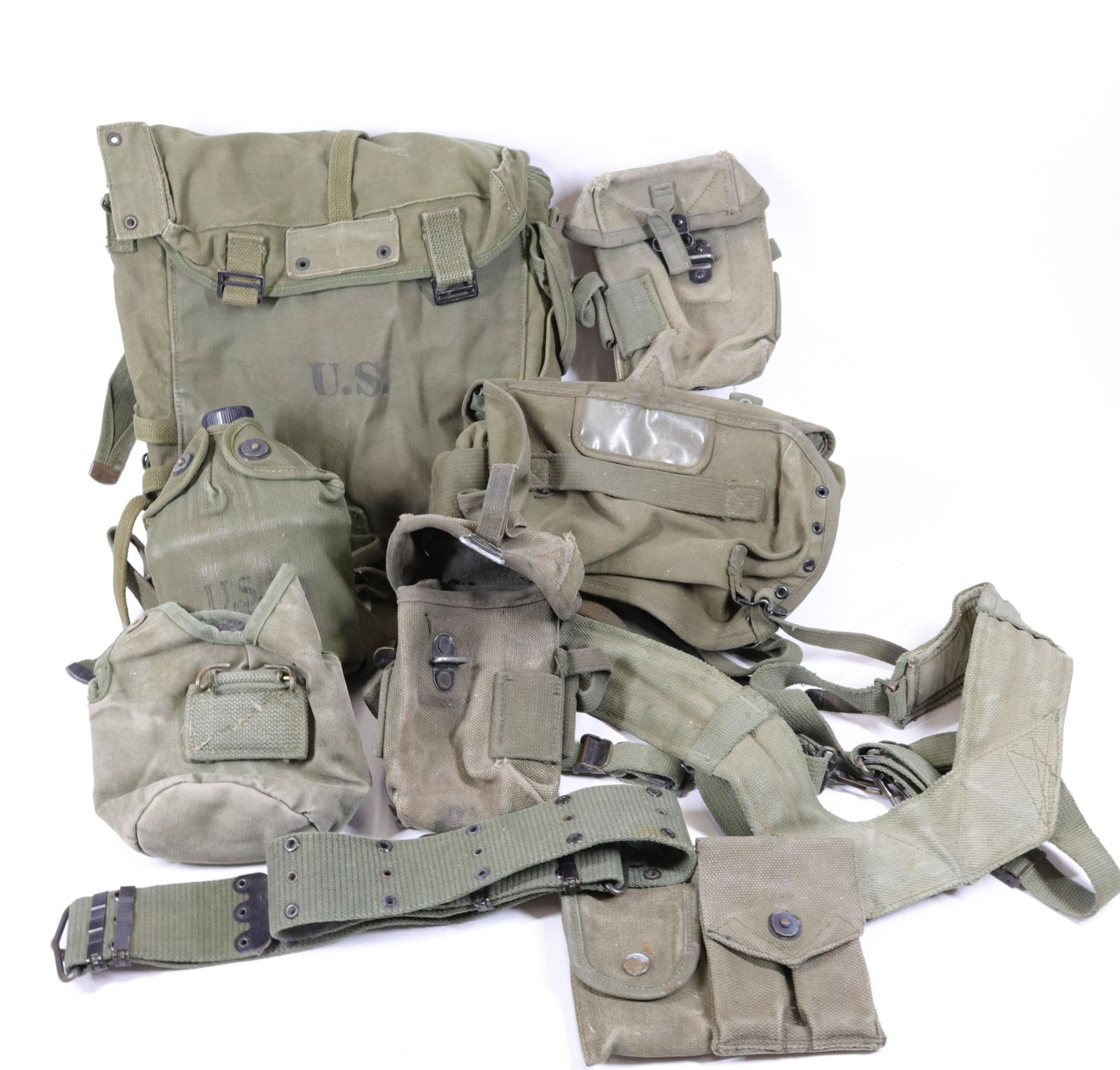 LOT OF U.S. MILITARY CANVAS ITEMS: BACKPACKS, CANTEEN, CLIP HOLDERS, AND MORE