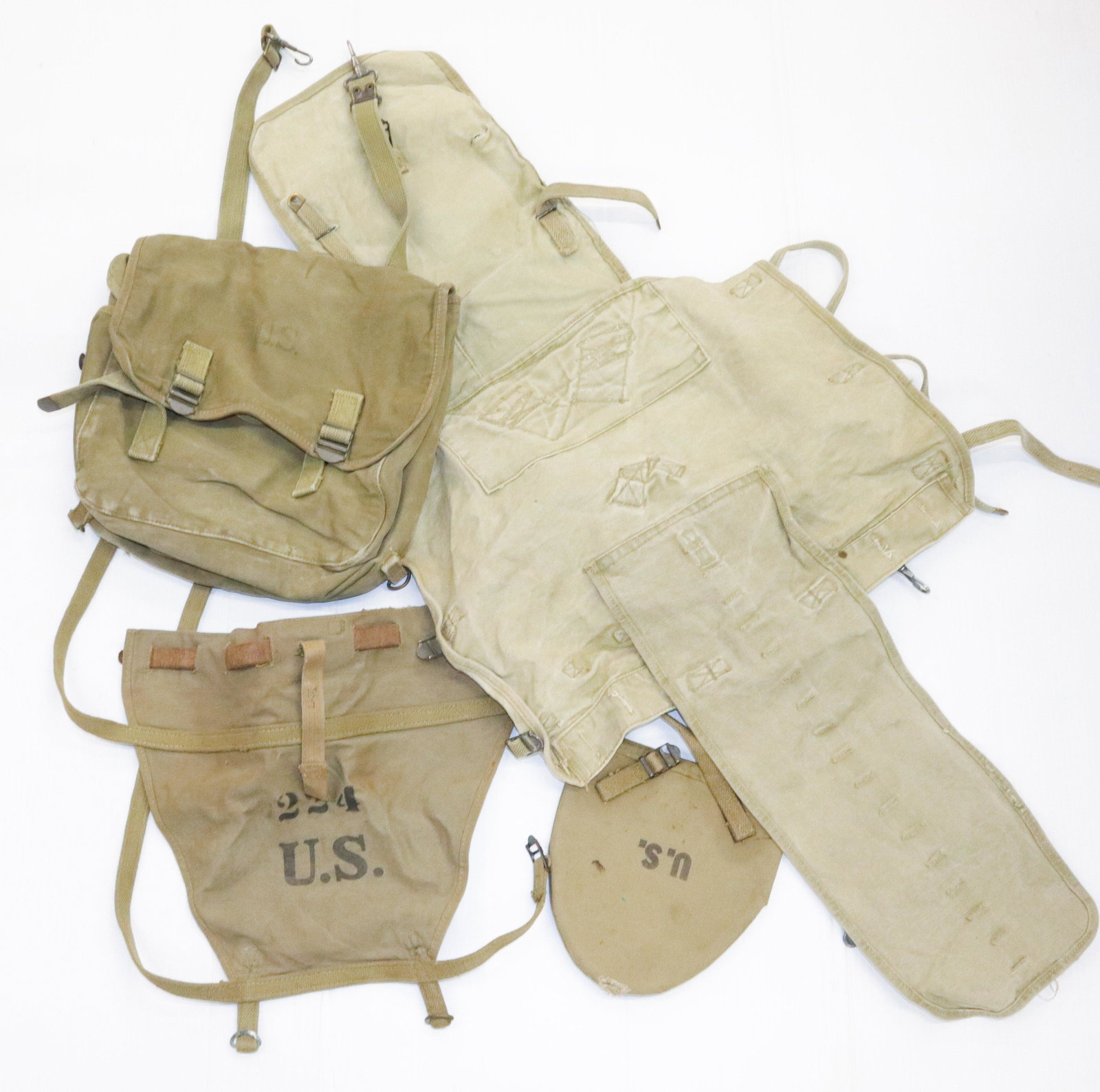 LOT OF U.S. MILITARY CANVAS ITEMS: BACKPACKS, SHOVEL SHEATH, AND MORE