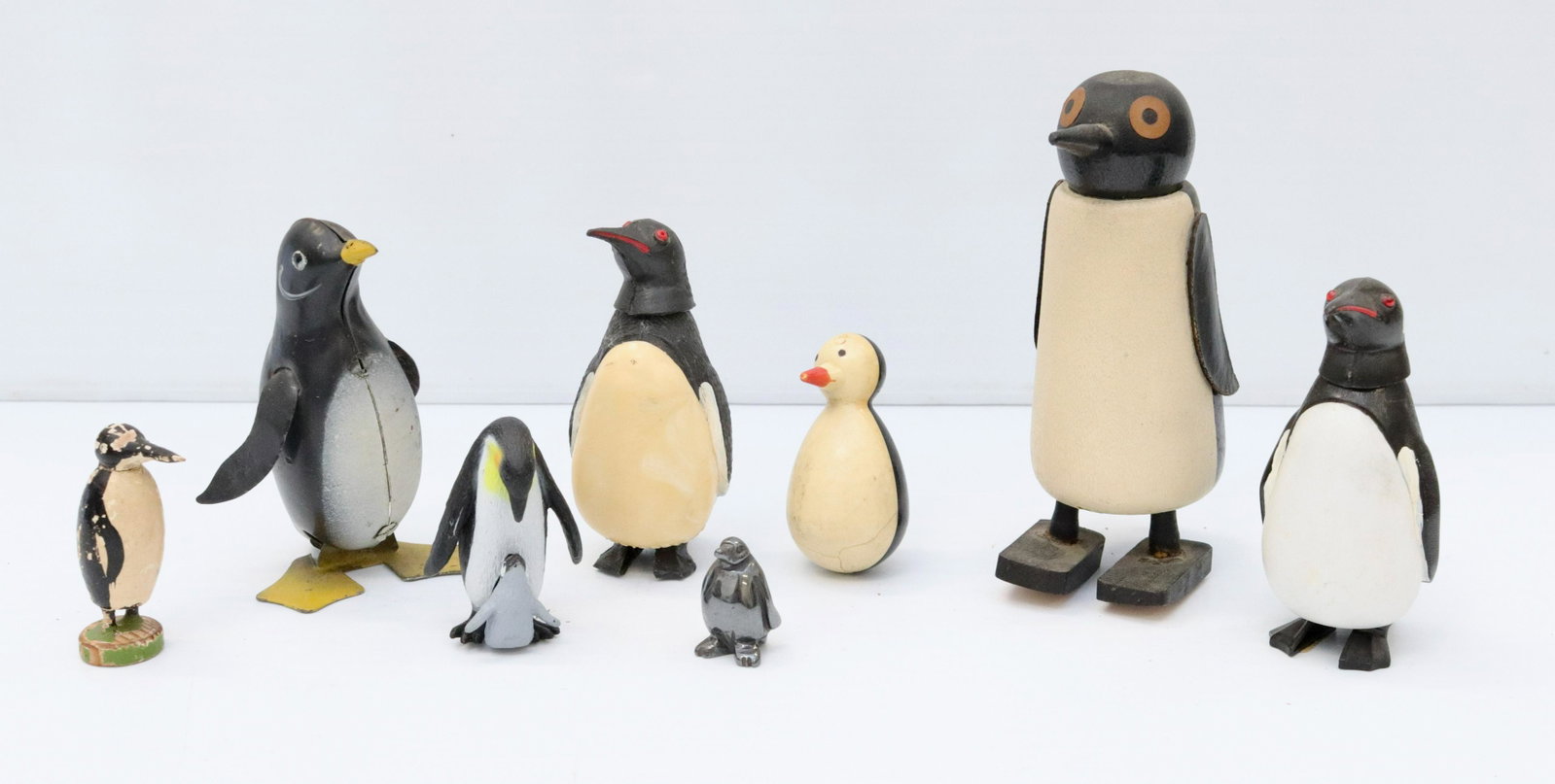 Vintage penguin toy lot: Description: (2) chetney west german nodding penguins, tin lithograph wind-up, wooden 1938 patent "walking" penguin, and others Condtion: Wear consistent with age and use Size: 1" TO 4 1/4" Consignor: