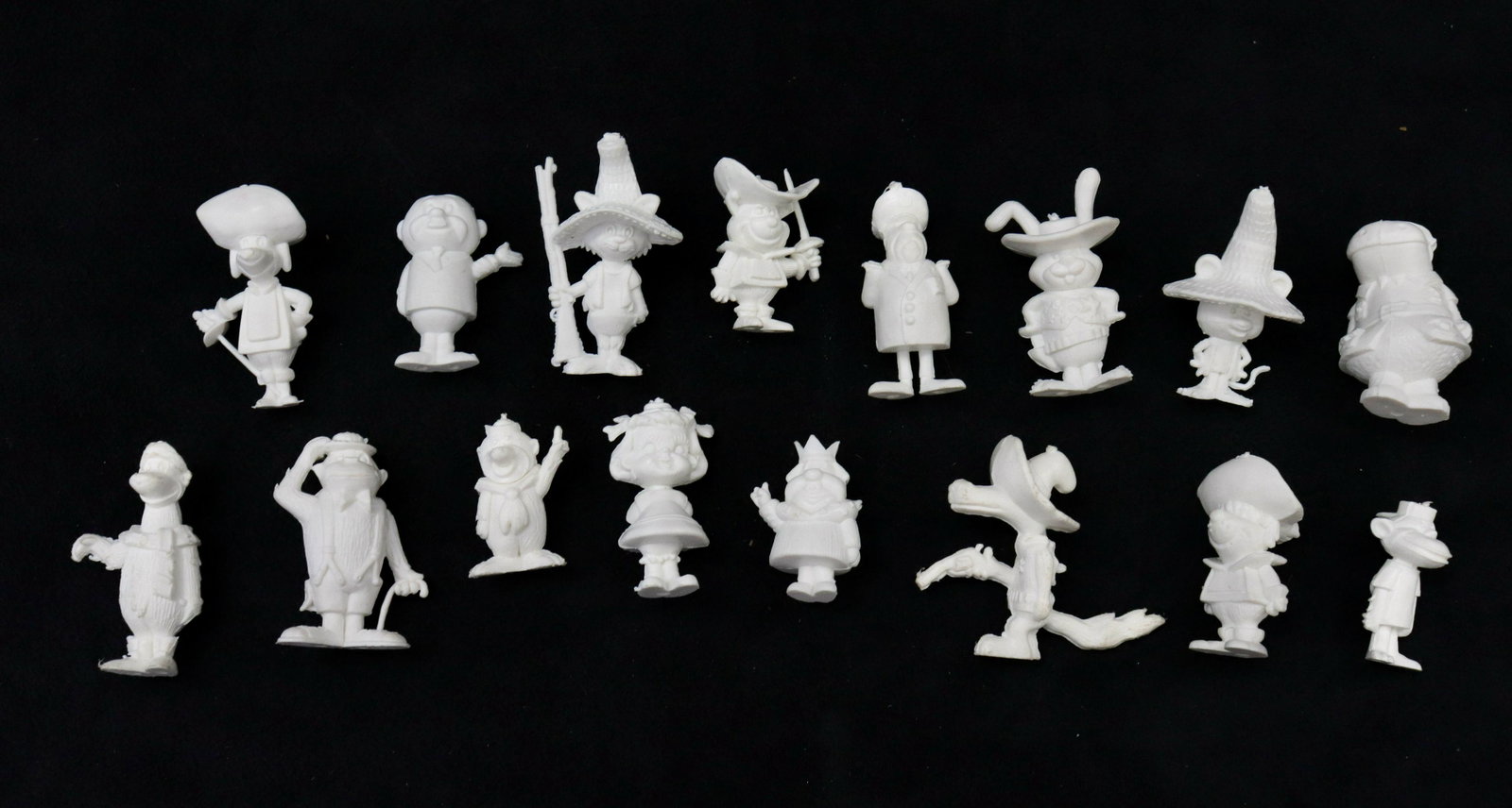 Vintage molded plastic cartoon character lot: Description: Appear to be from hannah barbera - unpainted Condtion: As found Size: 1" TO 1 1/2" Consignor: JS Terms: This is an On-Site Online Only Auction. Preview Will Be (2) Days and you must
