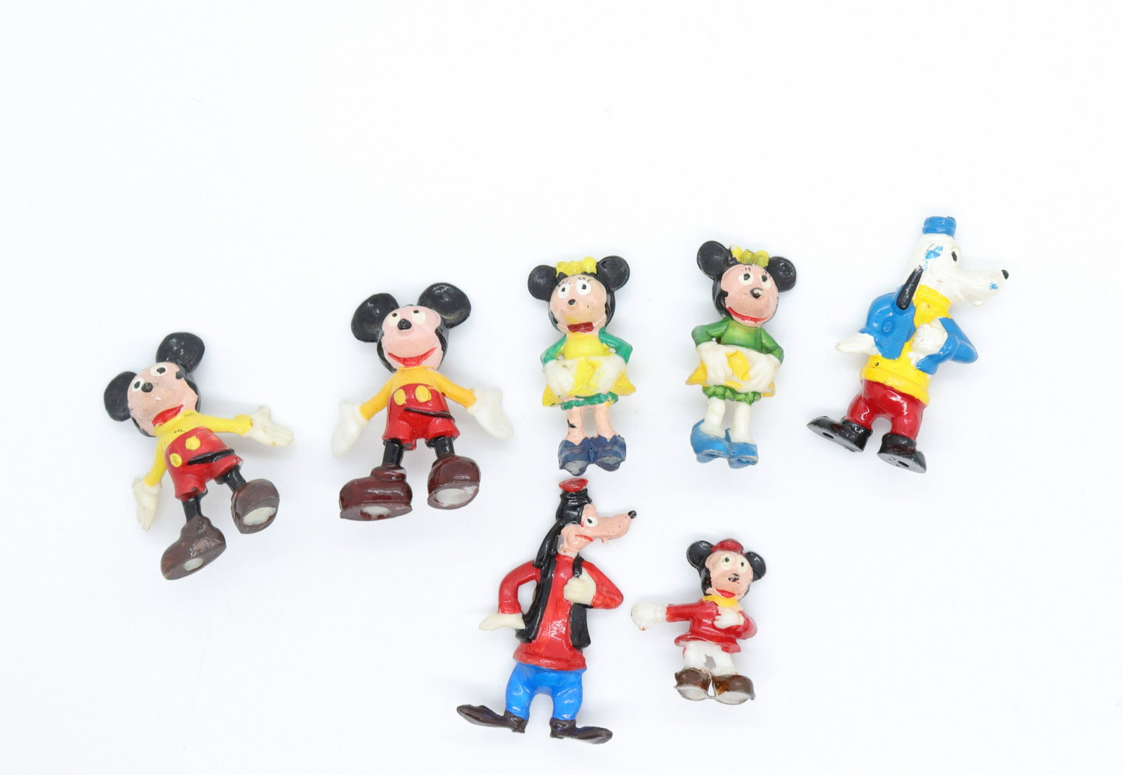 Group lot of molded plastic cartoon characters: Description: Disney characters (7) - minnie mouse, mickey mouse, and goofy Condtion: Wear to surface Size: 1" TO 1 1/2" Consignor: JS Terms: This is an On-Site Online Only Auction. Preview Will Be