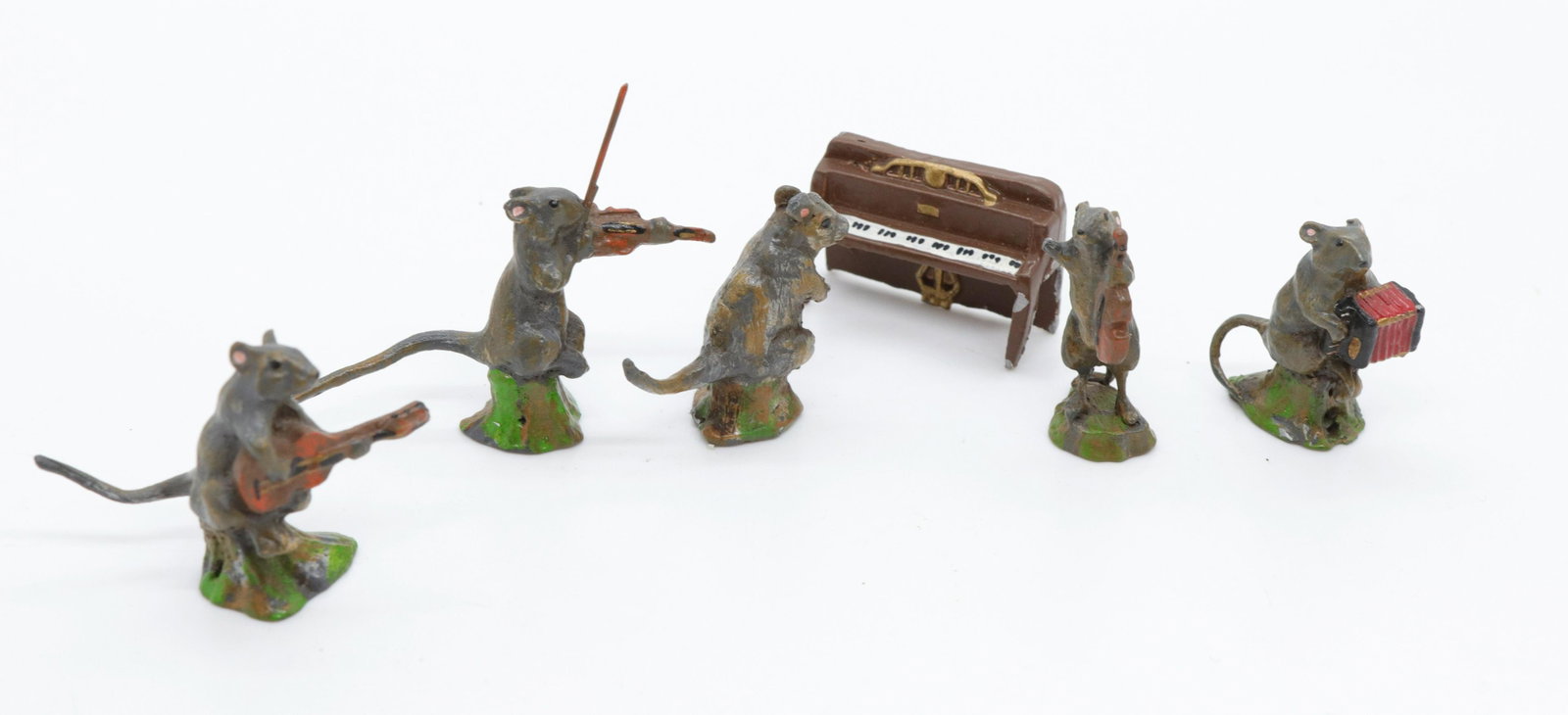 Miniature cast metal mouse band: Description: Hand painted cast metal "mouse band figures" with string instruments and piano Condtion: Wear to painted surface Size: 1 1/4" Consignor: JS Terms: This is an On-Site Online Only Auctio