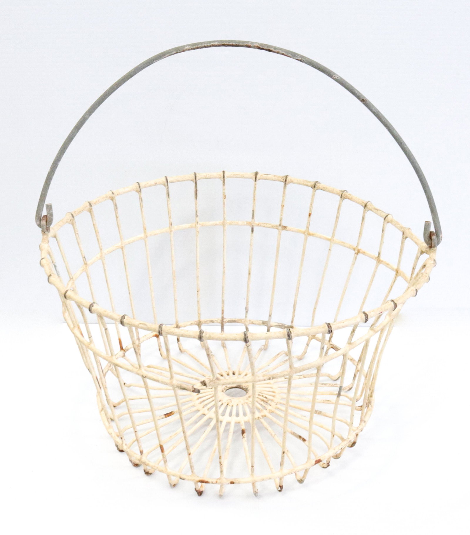 Antique wire egg basket: Description: Swing handle Condtion: Bending and break to wire Size: 8 1/2" X 15" Consignor: JS Terms: This is an On-Site Online Only Auction. Preview Will Be (2) Days and you must Make an Appoinme