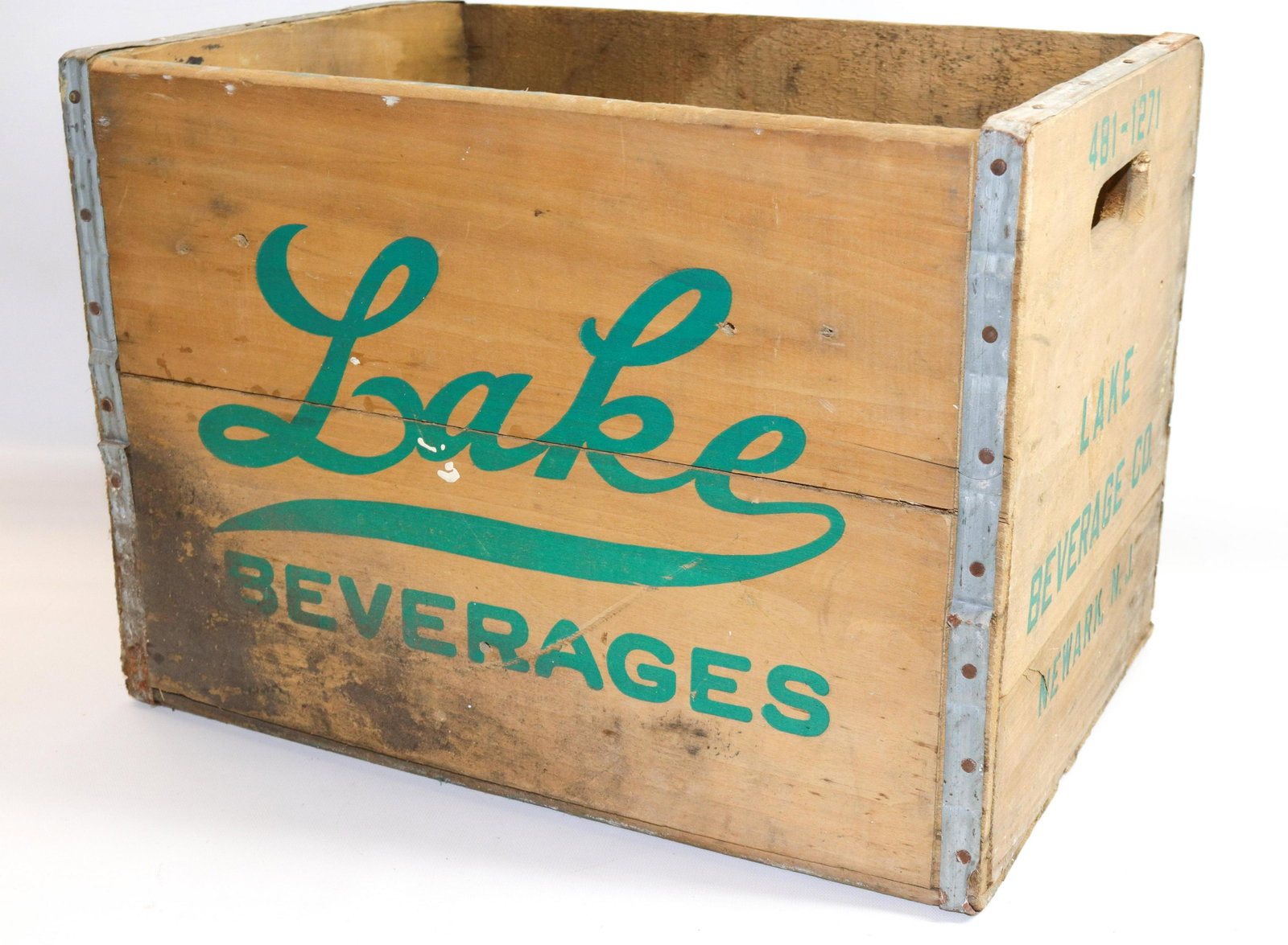 VINTAGE WOODEN ADVERTISING CRATE: LAKE BEVERAGES, NEWARK, NJ Size 12" X 16 1/2" X 12"