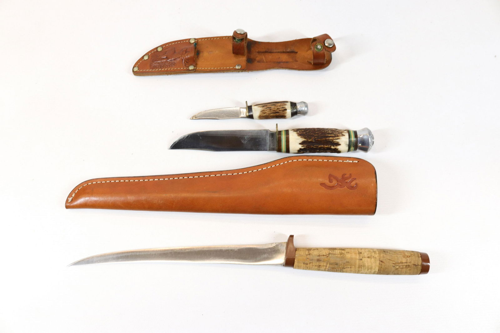 GROUP LOT OF KNIVES (1 of 4)