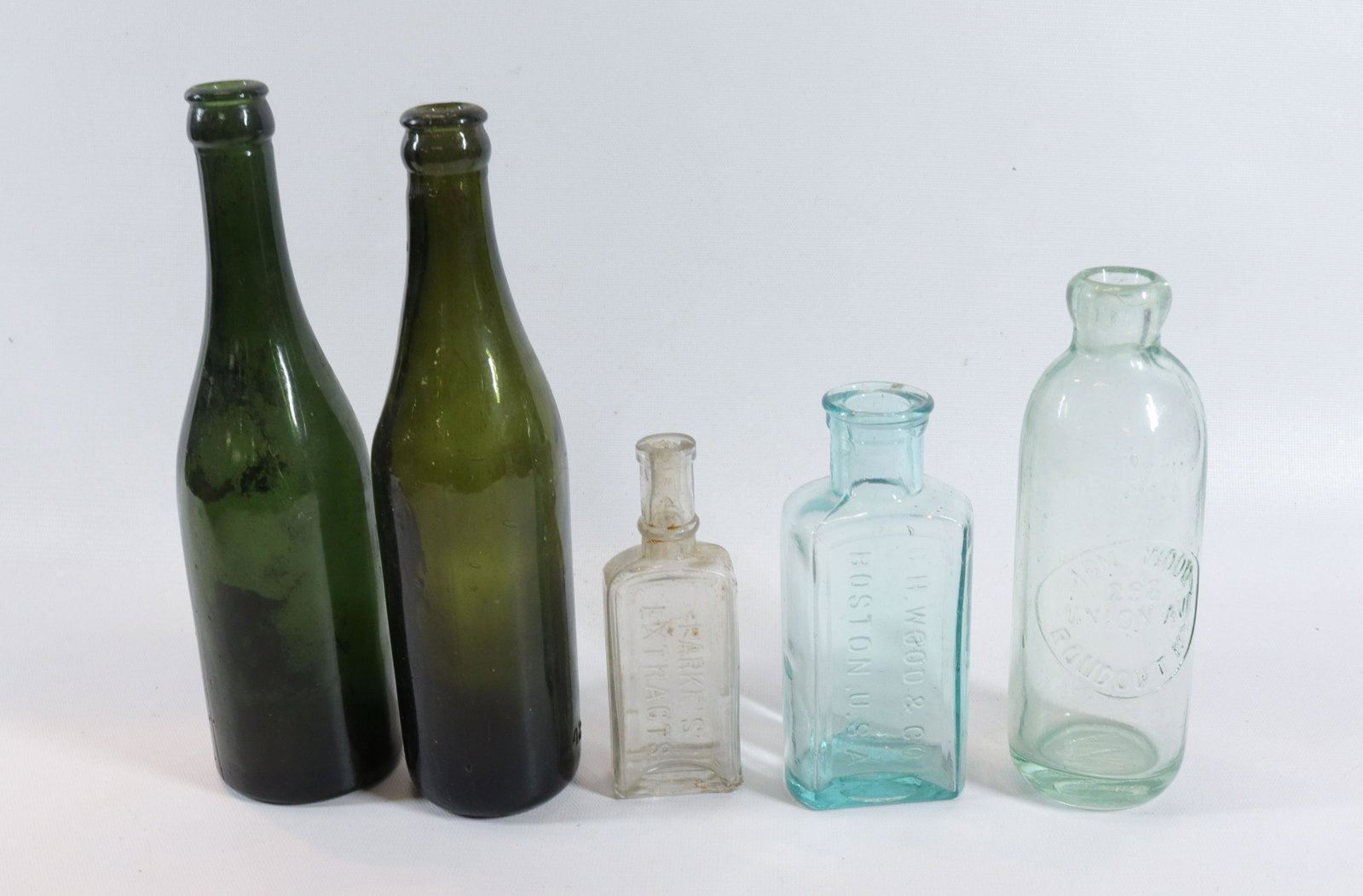 GROUP LOT OF BOTTLES: (5) INCLUDING: ABM WOOD, RONBOUT, NY. GH WOOD, BOSTON. PARKE'S EXTRACTS AND MORE. Size 5" TO 9 1/2" H