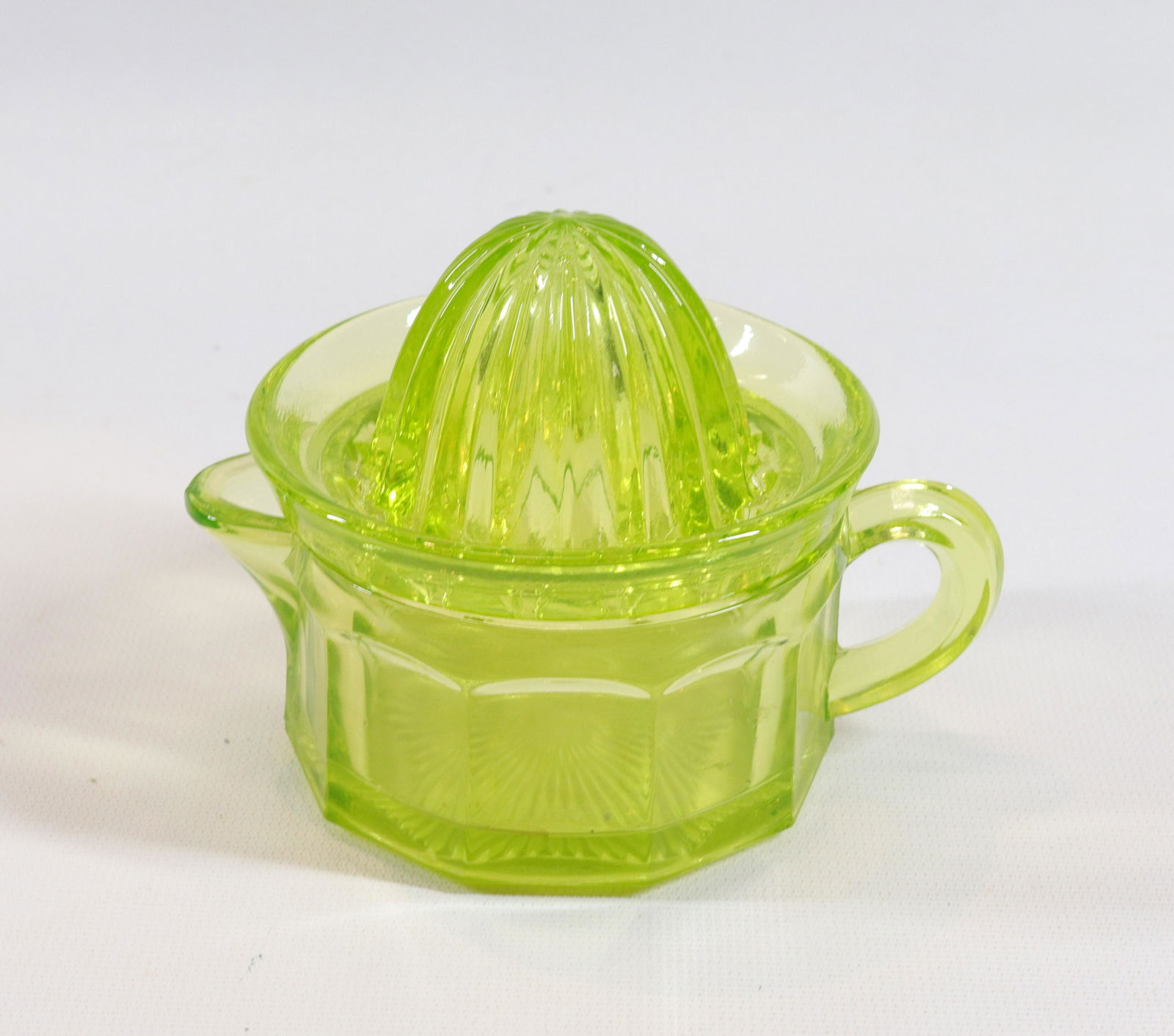 VASELINE GLASS JUICER (1 of 2)