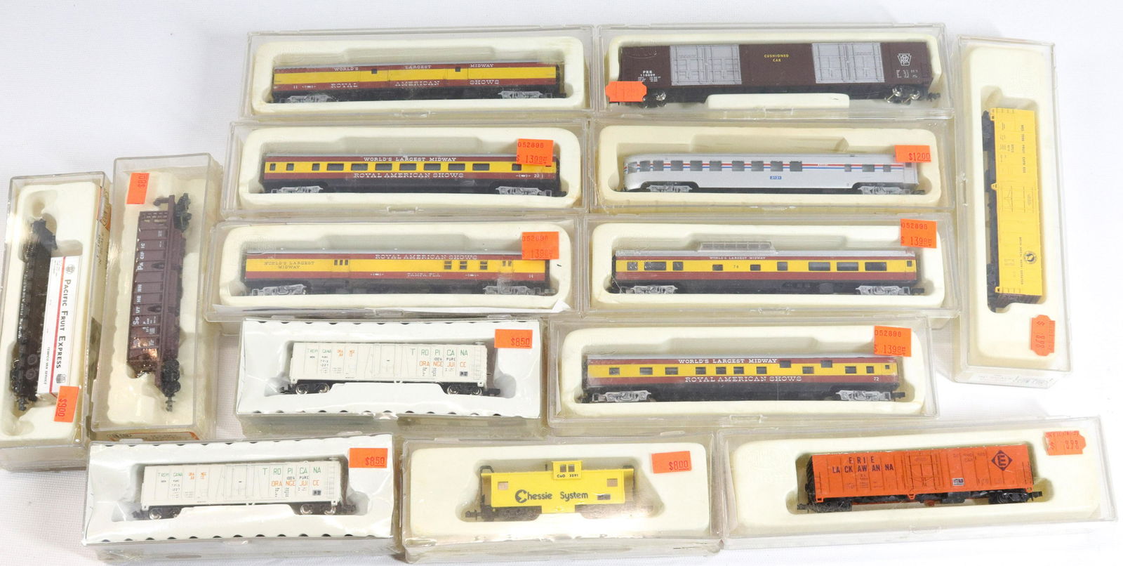 LOT OF CON-COR N-SCALE TRAIN CARS (1 of 2)