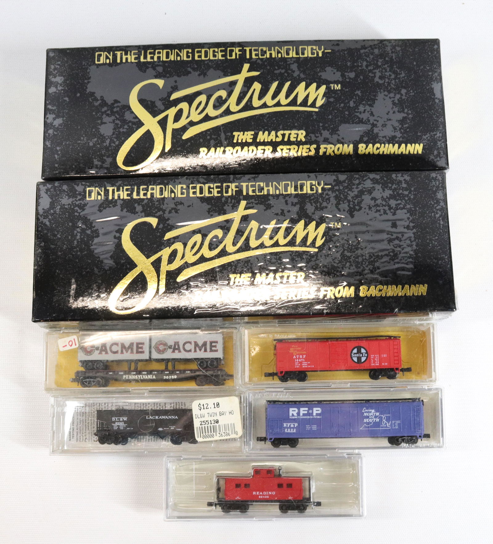 LOT OF N-SCALE TRAIN CARS (1 of 3)