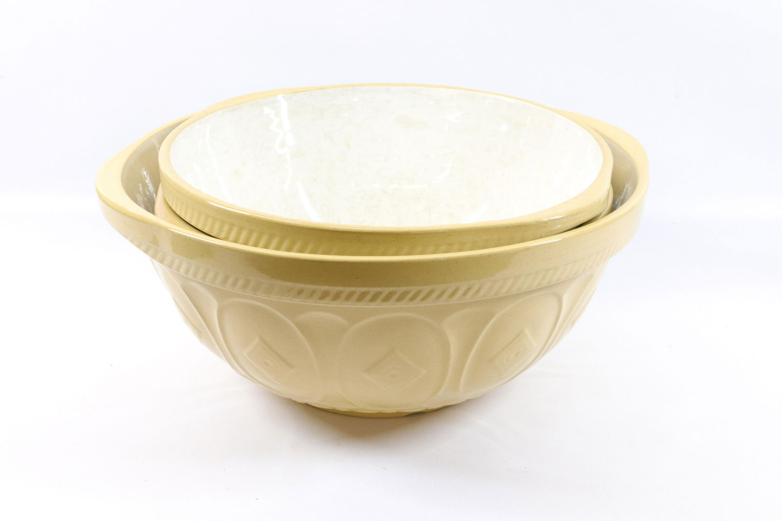 GROUP LOT OF YELLOW WARE EMBOSSED MIXING BOWLS (1 of 4)