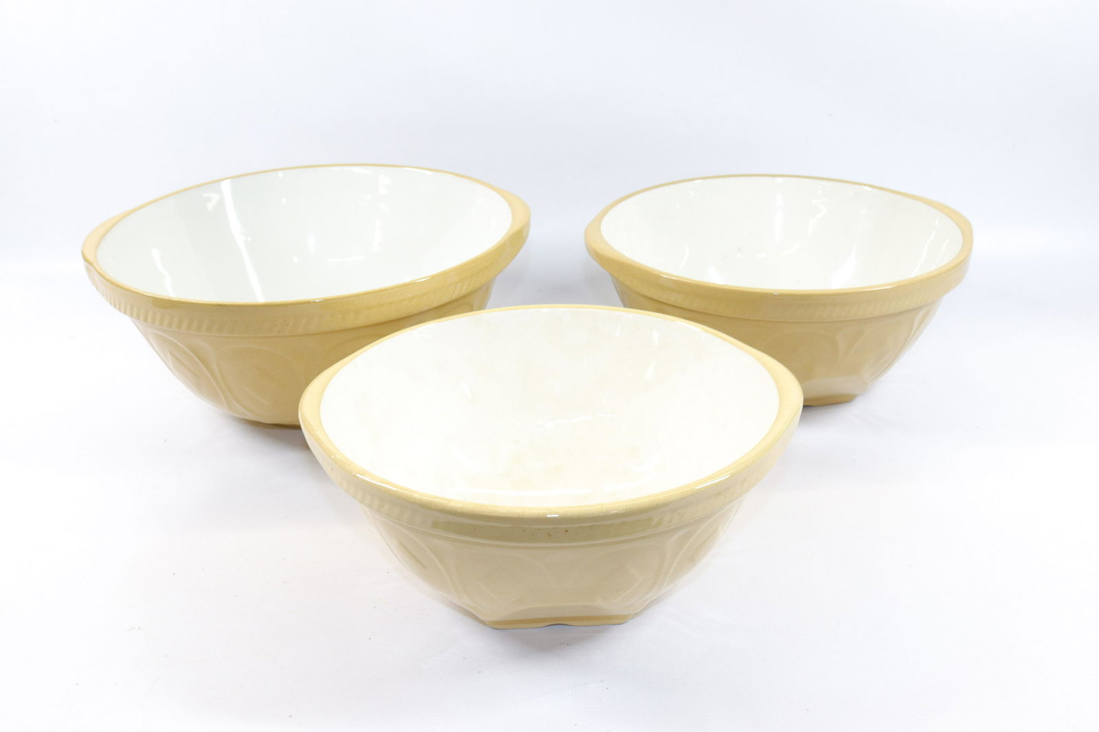 GROUP LOT OF YELLOW WARE EMBOSSED MIXING BOWLS (1 of 3)