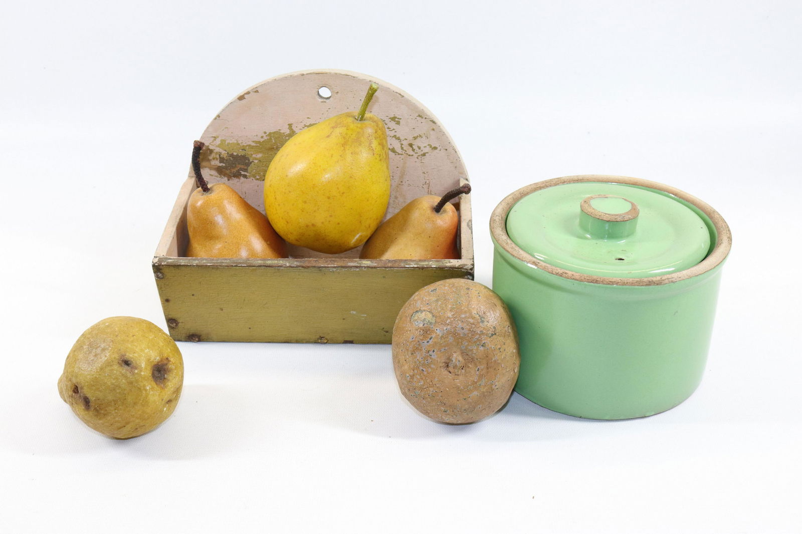 GROUP LOT OF COUNTRY SMALLS (1 of 2)