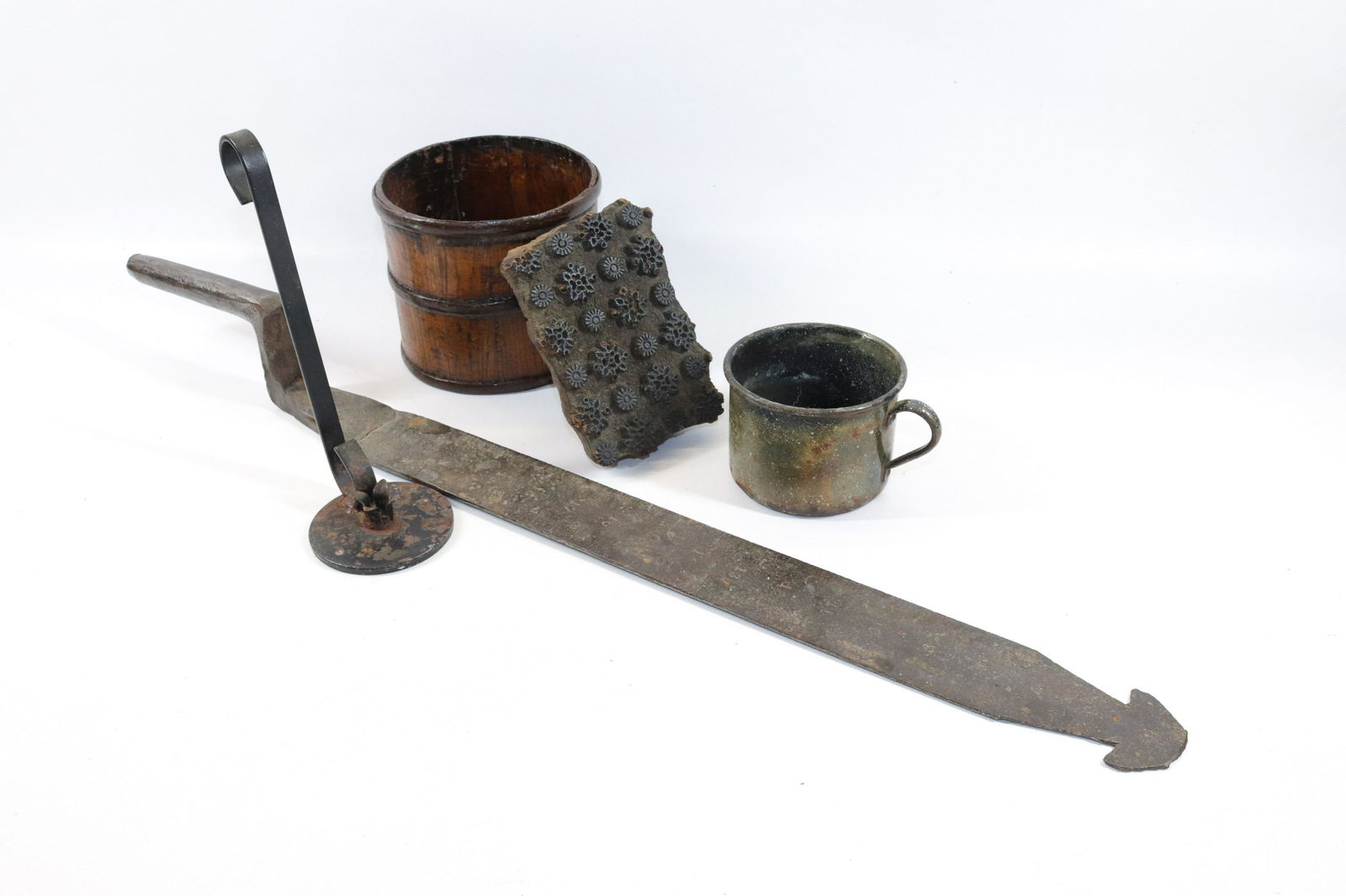 GROUP LOT OF COUNTRY SMALLS (1 of 3)