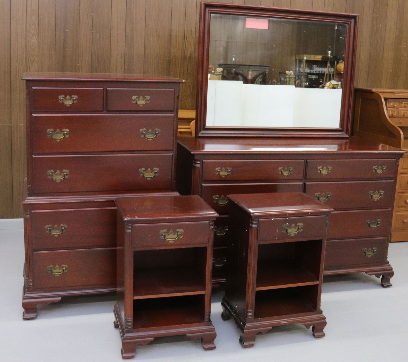 MAHOGANY BEDROOM SUITE (1 of 5)