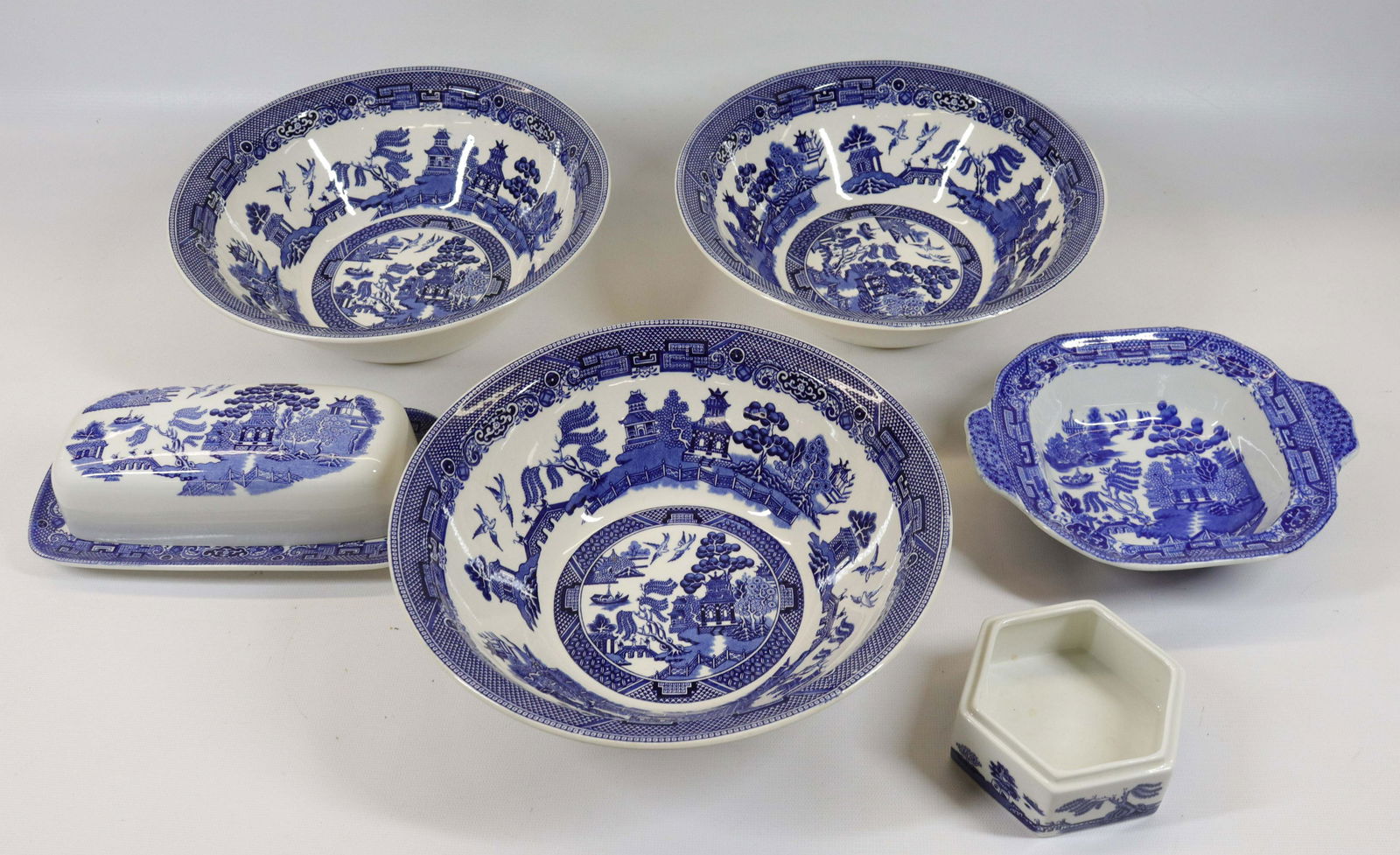 GROUP LOT OF BLUE/WHITE WILLOW WARE (1 of 3)
